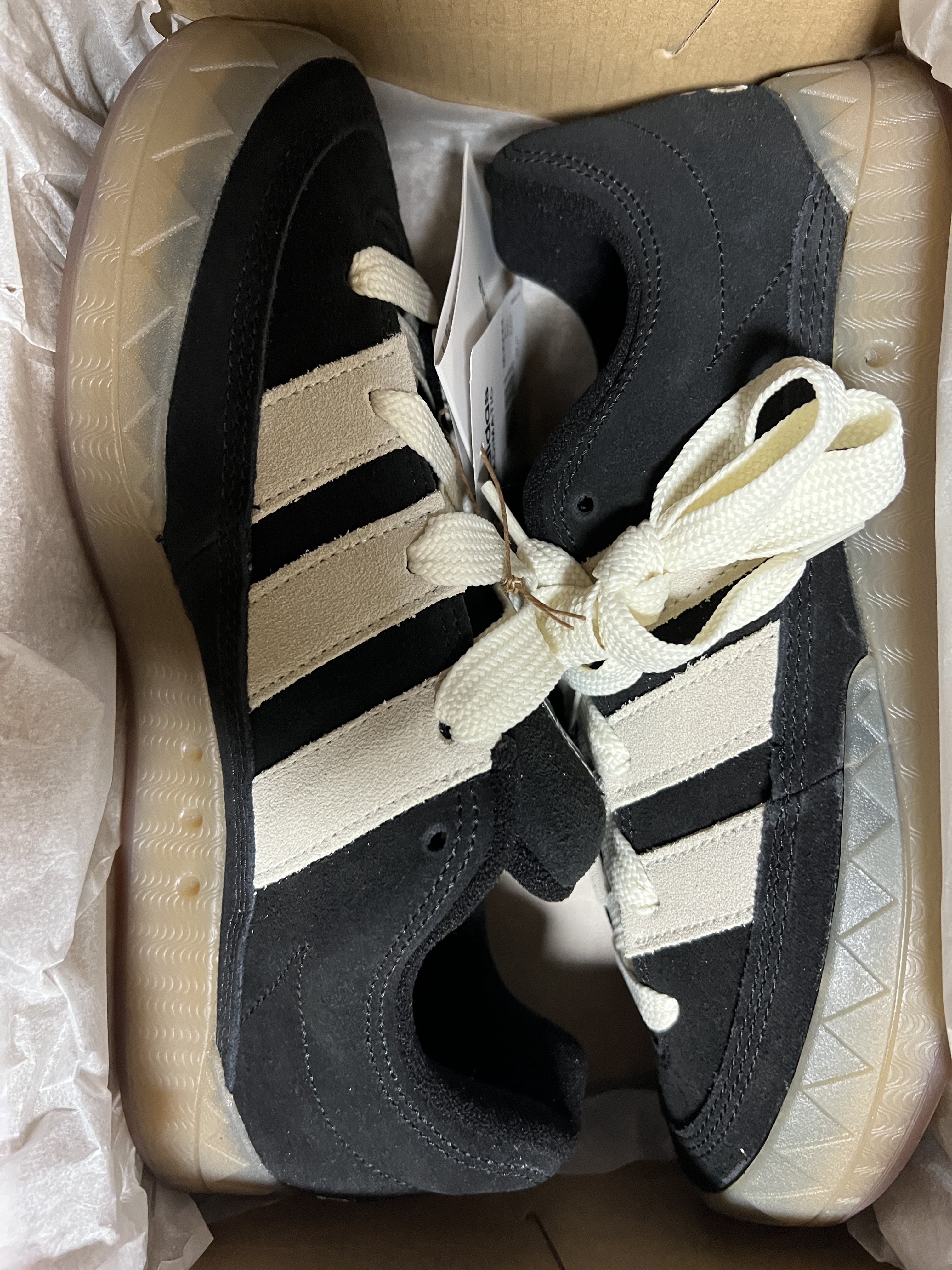 Adidas Adimatic Core Black Off White 착용 스타일