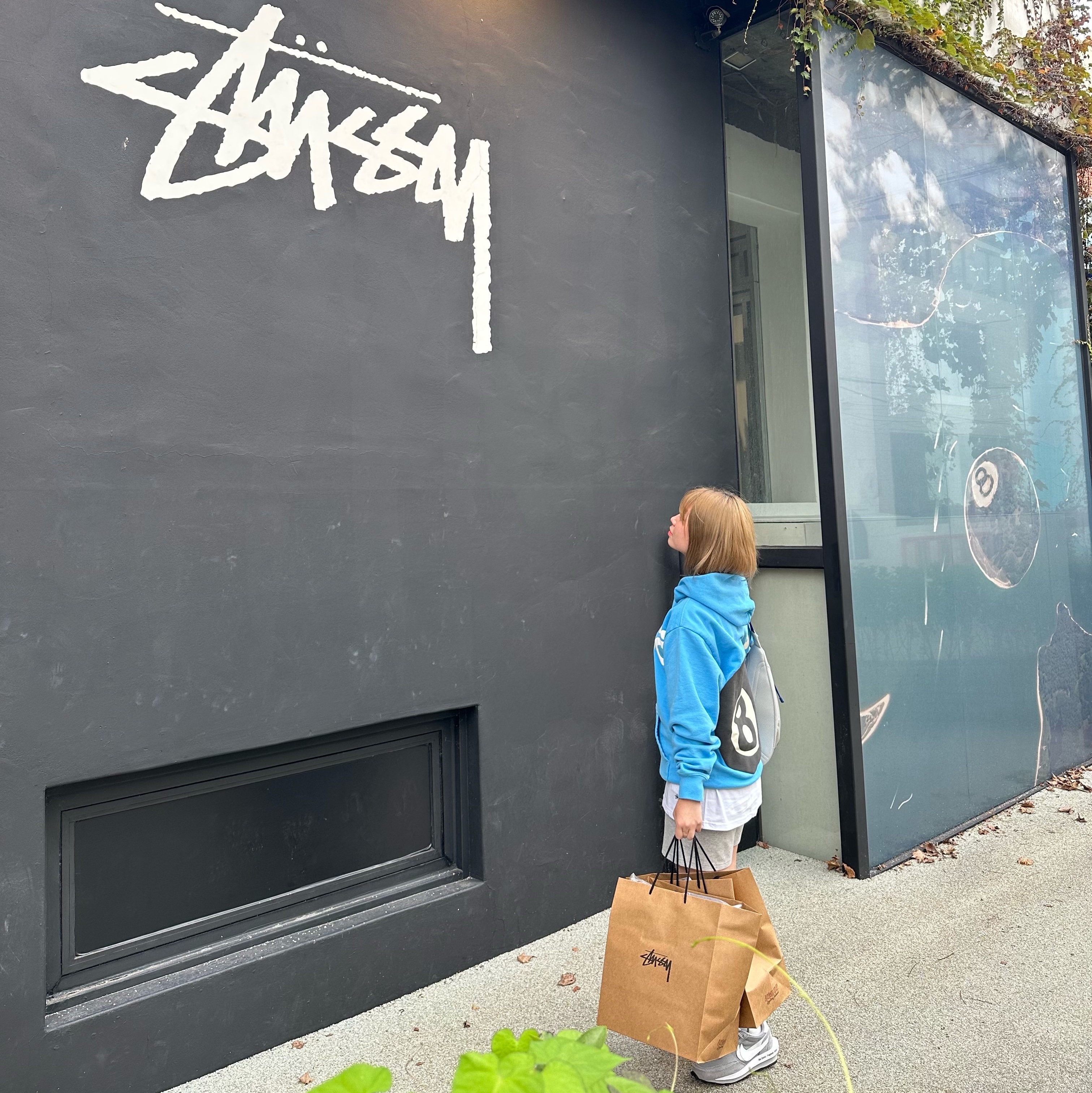 Stussy x Cactus Plant Flea Market 8 Ball Pigment Dyed Hoodie Blue, Nike x Sacai x Fragment LDWaffle Light Smoke Grey 착용 스타일