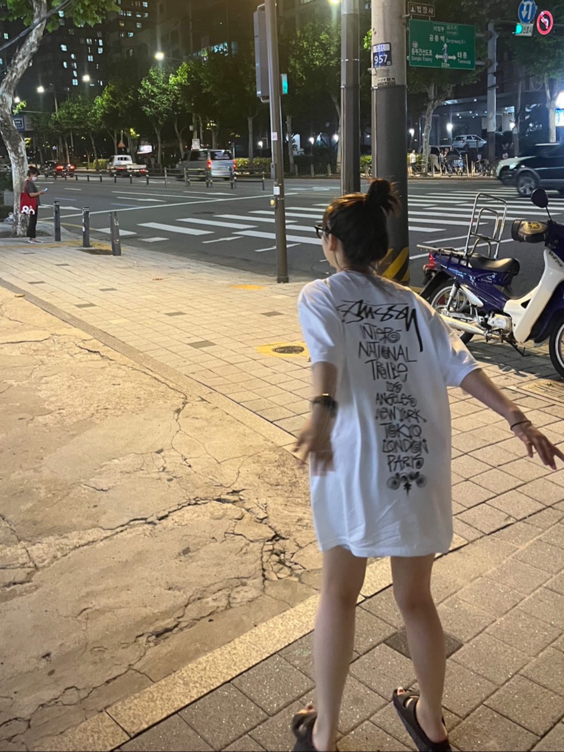 Stussy Tribe Stack T-Shirt White 착용 스타일 - 1