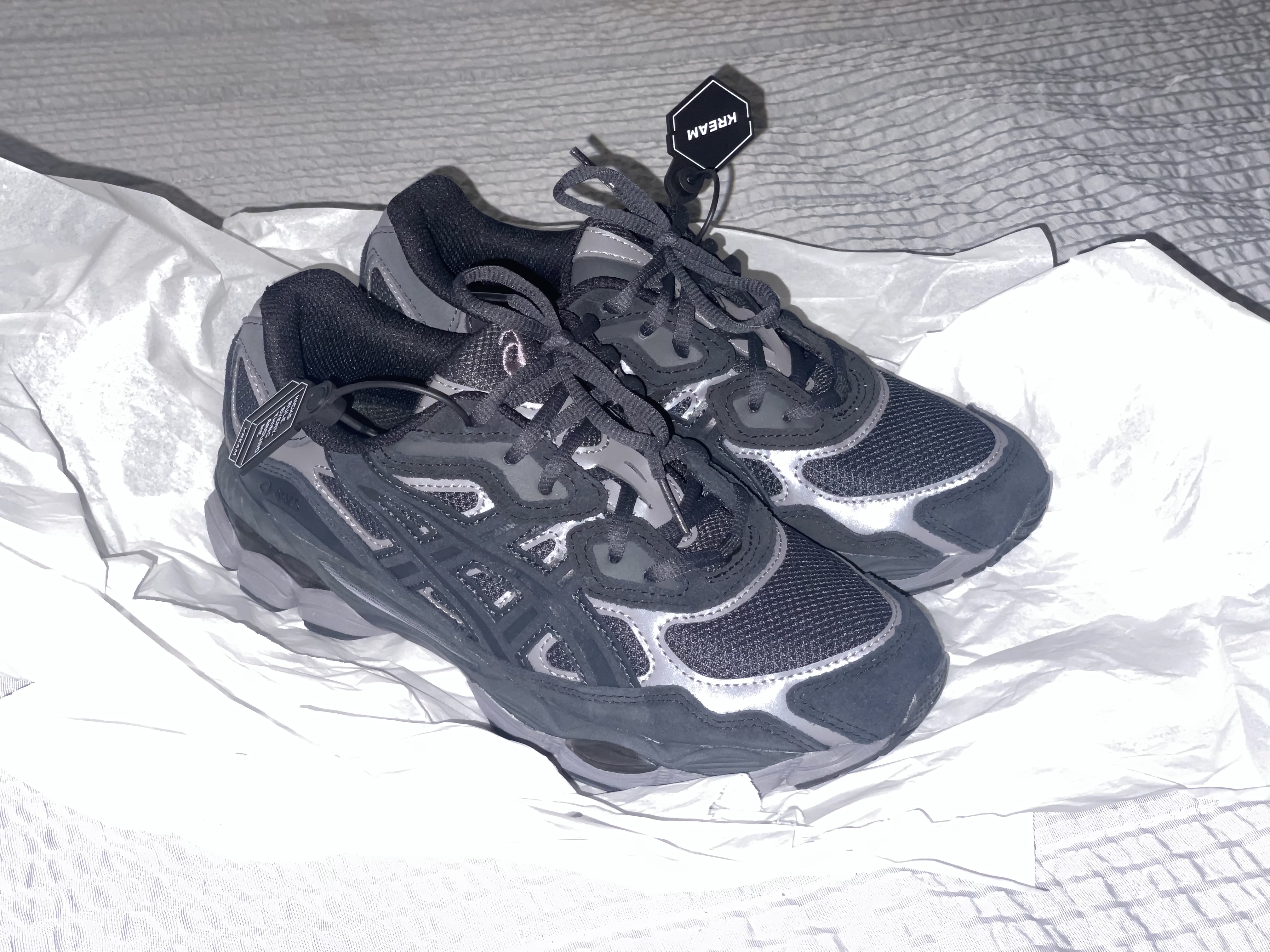 Asics Gel-NYC Graphite Grey Black 착용 스타일 - 3