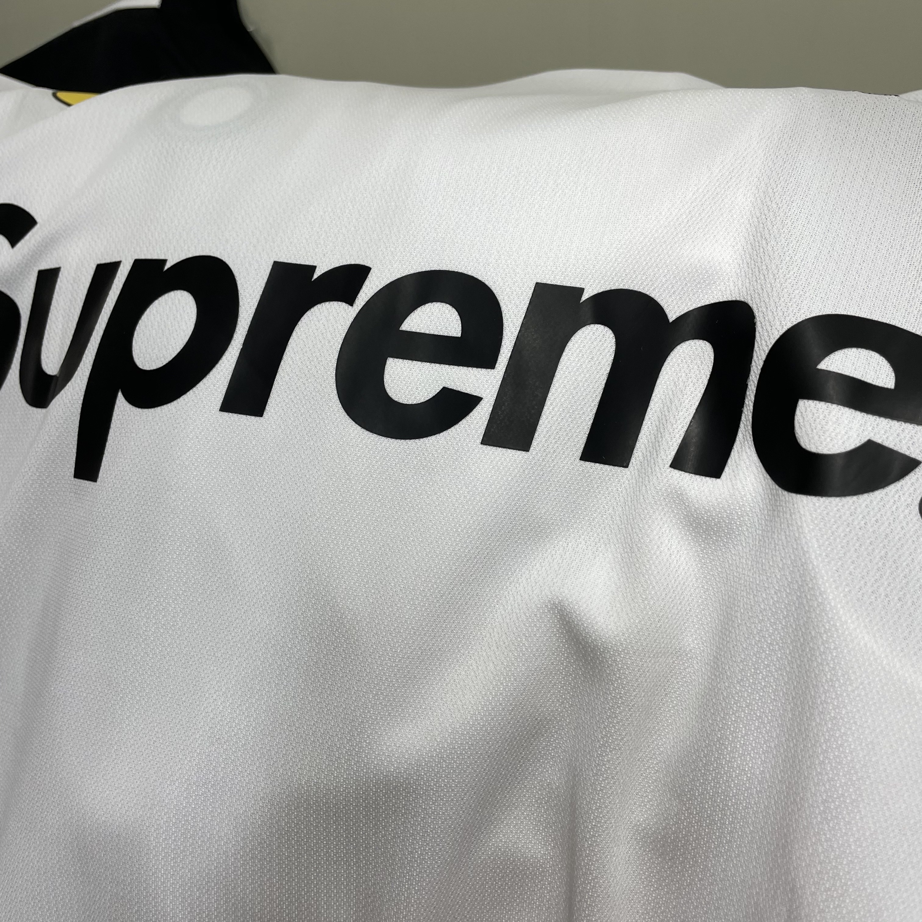Supreme Hooded Soccer Jersey White - 23FW 착용 스타일 - 2