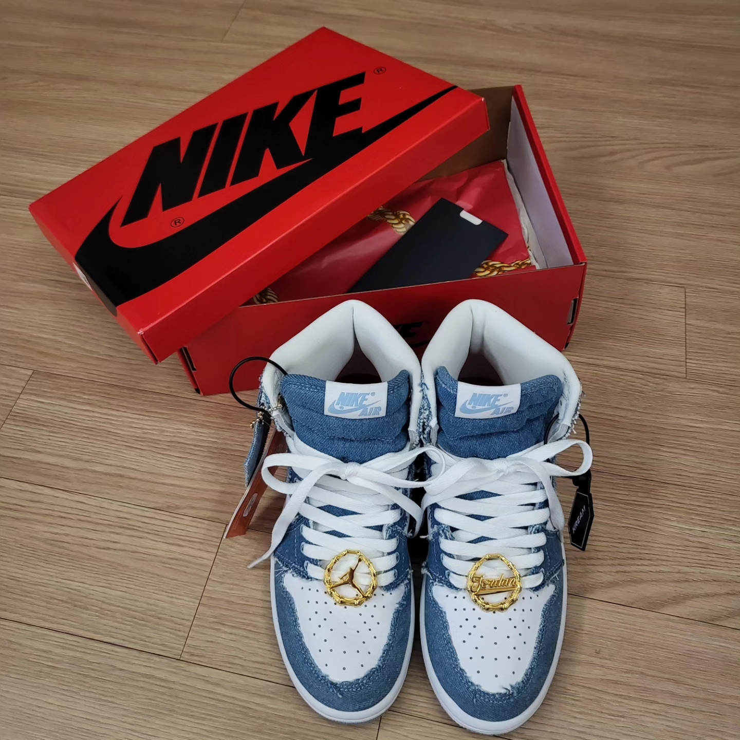 (W) Jordan 1 Retro High OG Denim 착용 스타일 - 1