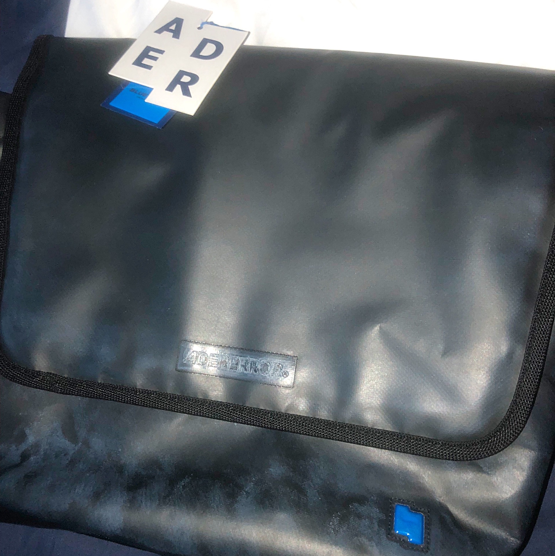 Ader Error Trace Esty Messanger Bag Noir 착용 스타일