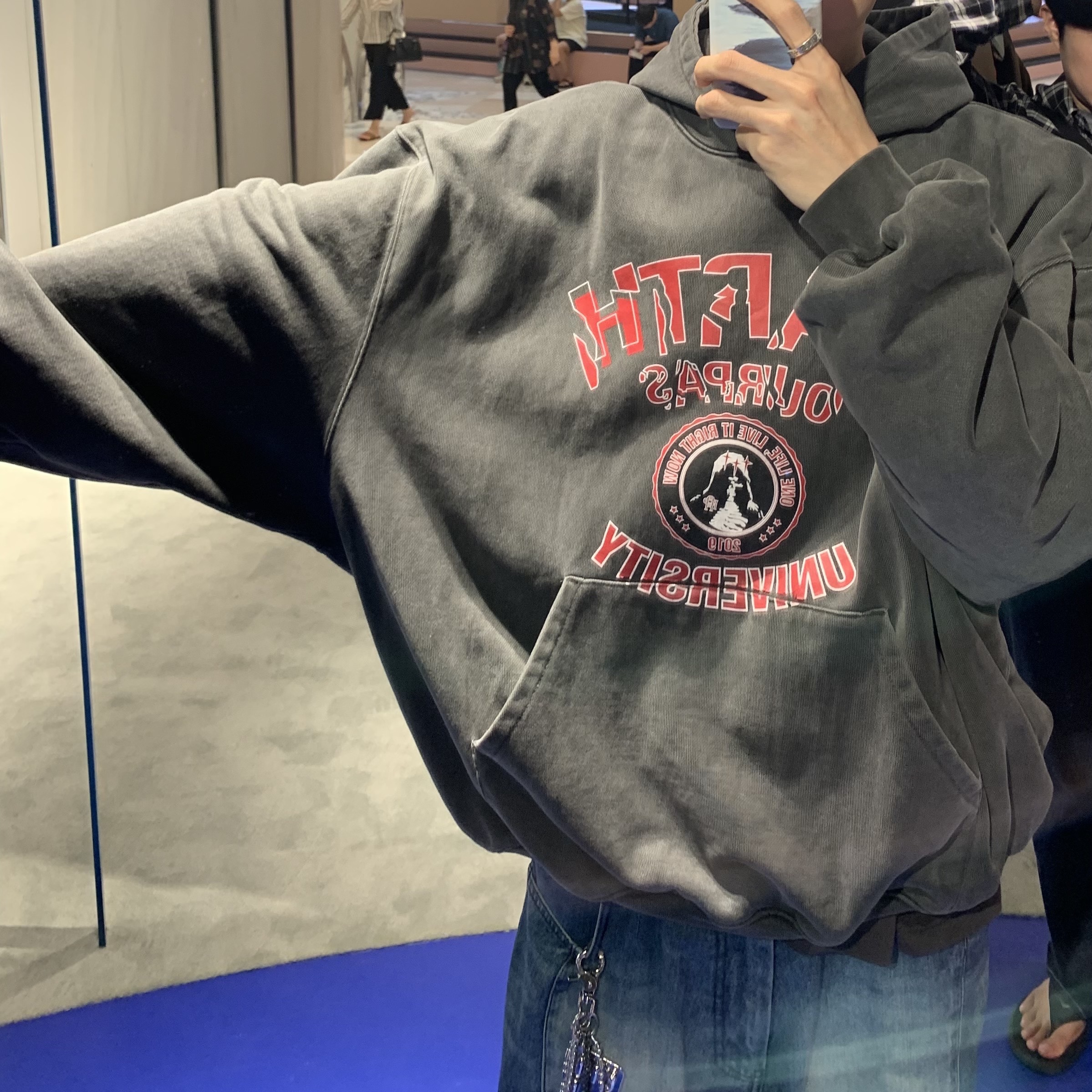 Ourpas 075 Ivy League Hoodie Washed Gray 착용 스타일 - 1