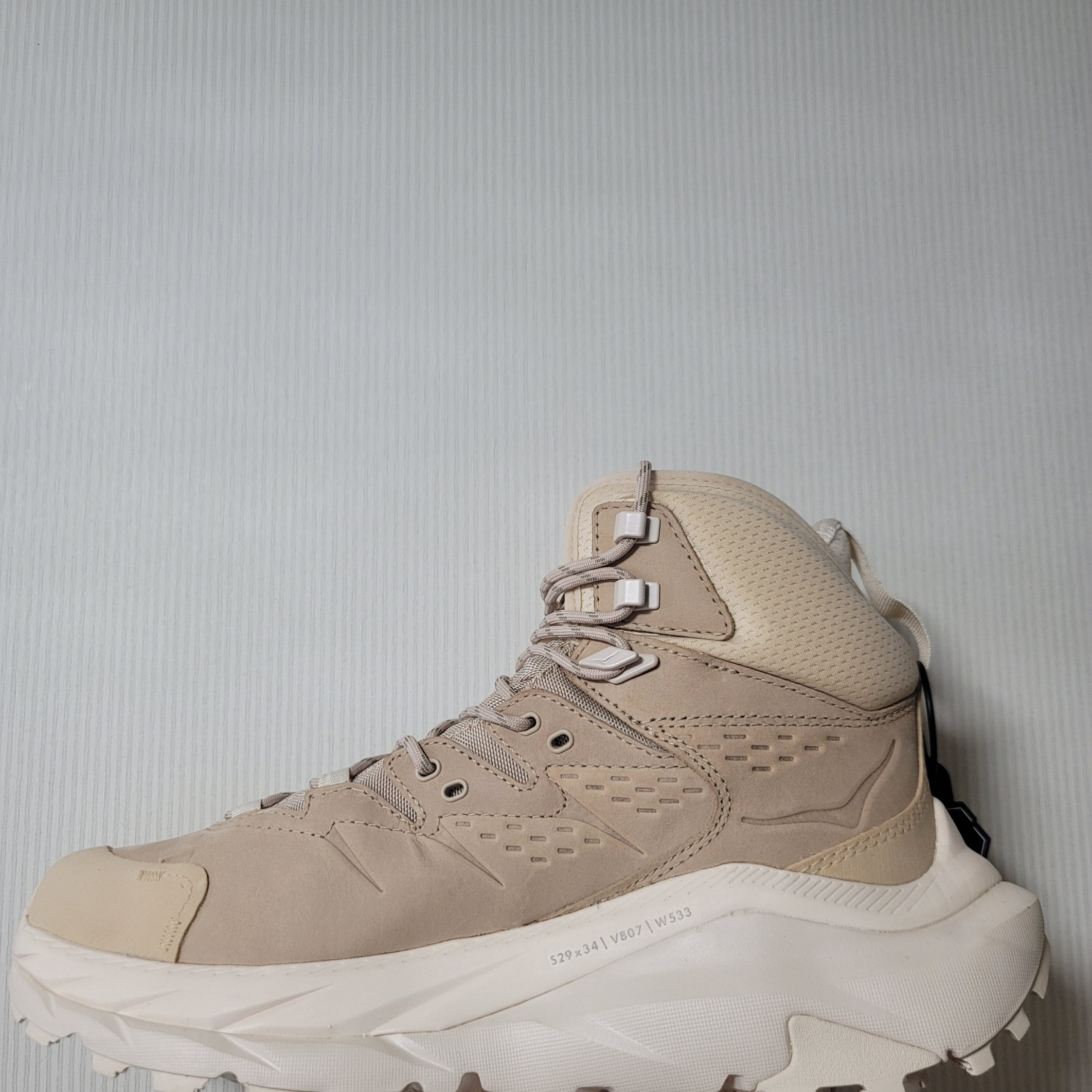 Hoka Kaha 2 Gore-Tex Shifting Sand Eggnog 착용 스타일 - 2