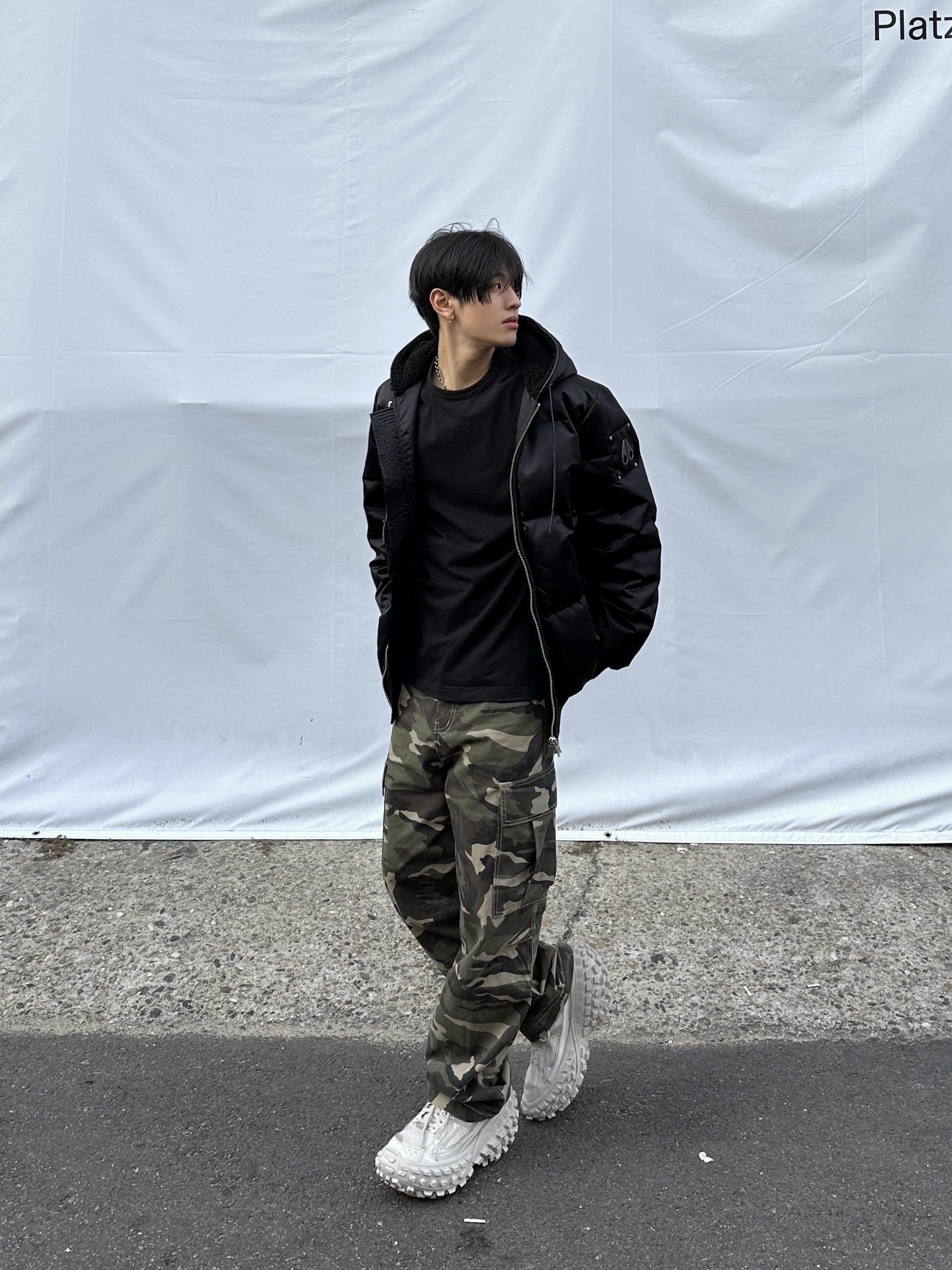 Balenciaga Defender Sneakers Beige 착용 스타일 - 4