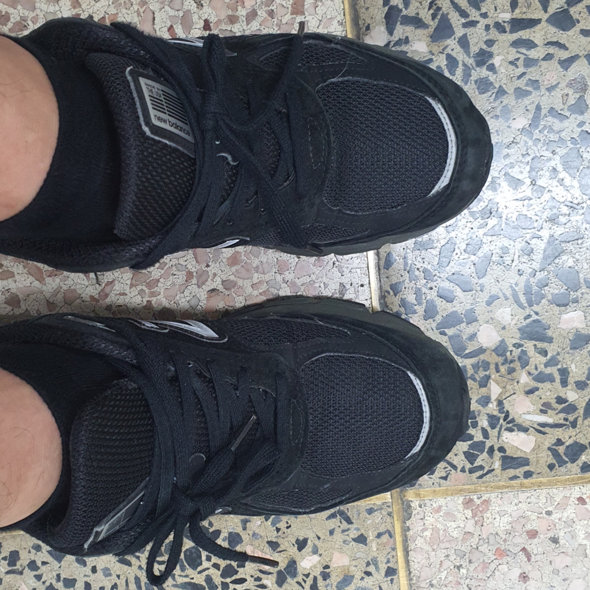 New Balance 990v5 Made in USA Black - D Standard 착용 스타일 - 1