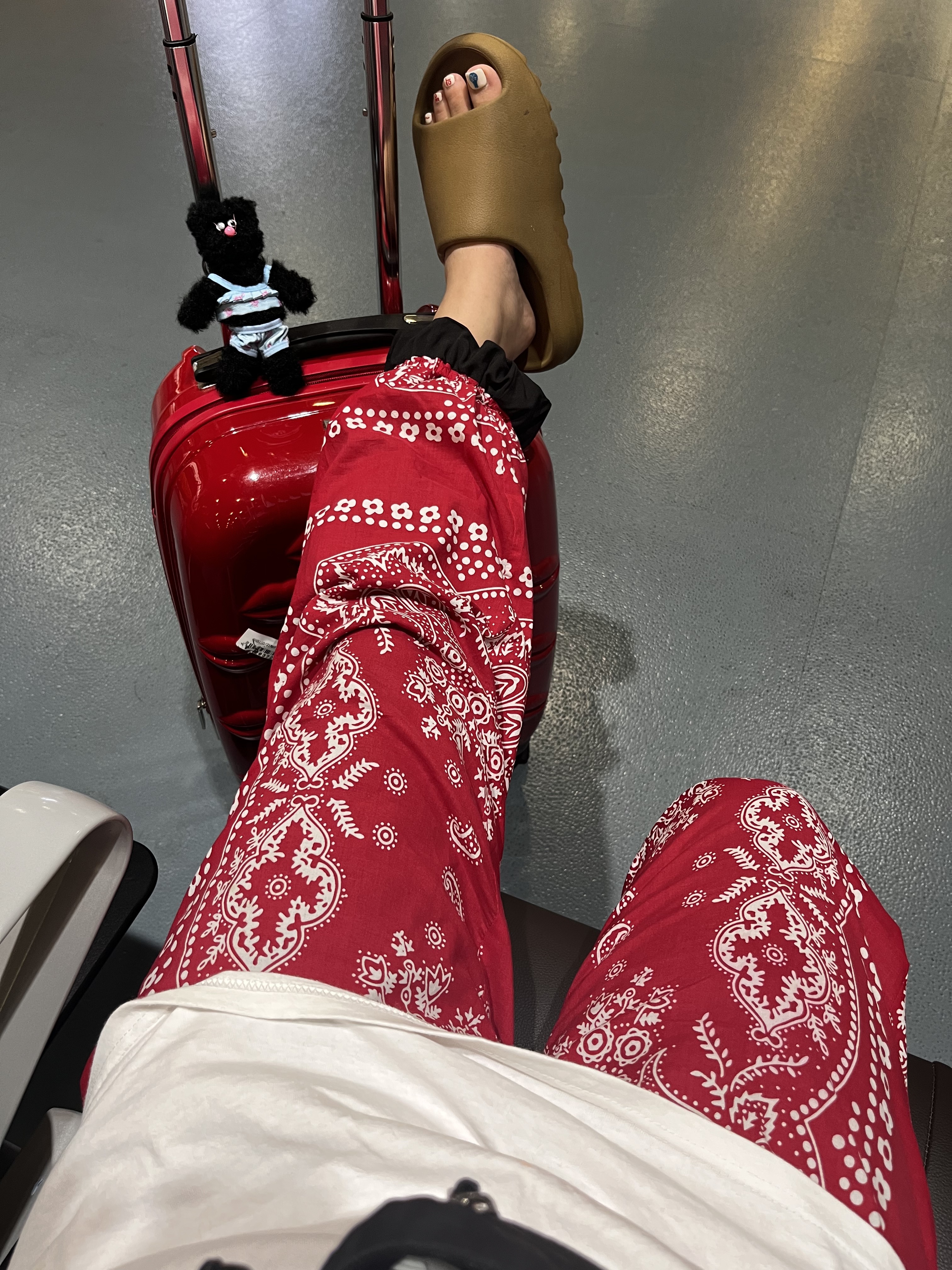 Adidas Yeezy Slide Ochre, STU x Monamhee Stu 착용 스타일 - 1