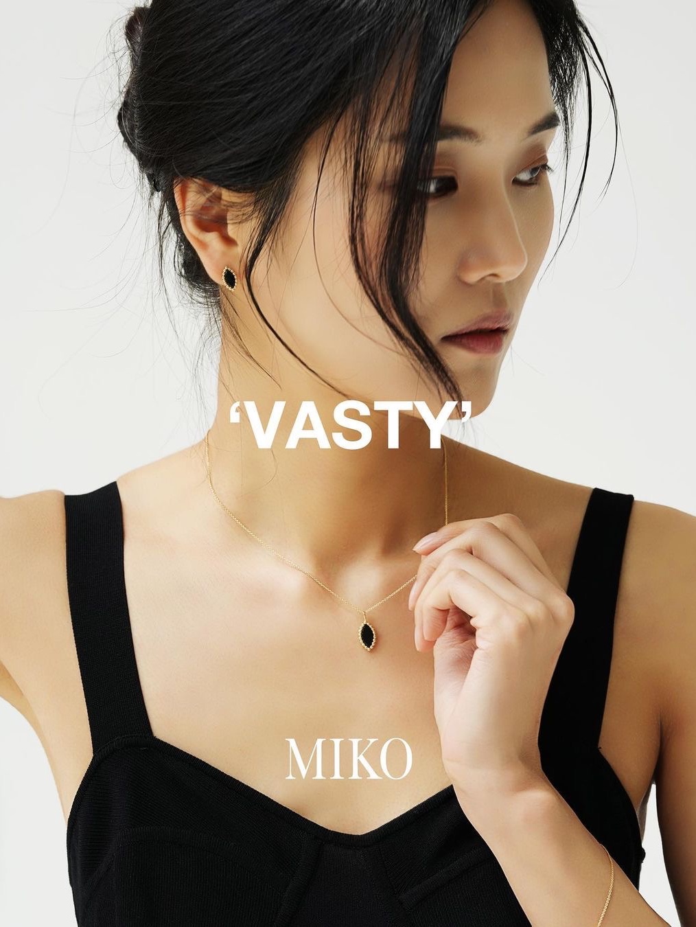 Miko Vasty Marquise Onyx Earring Yellow Gold, Miko Vasty Marquise Onyx Necklace Yellow Gold 착용 스타일
