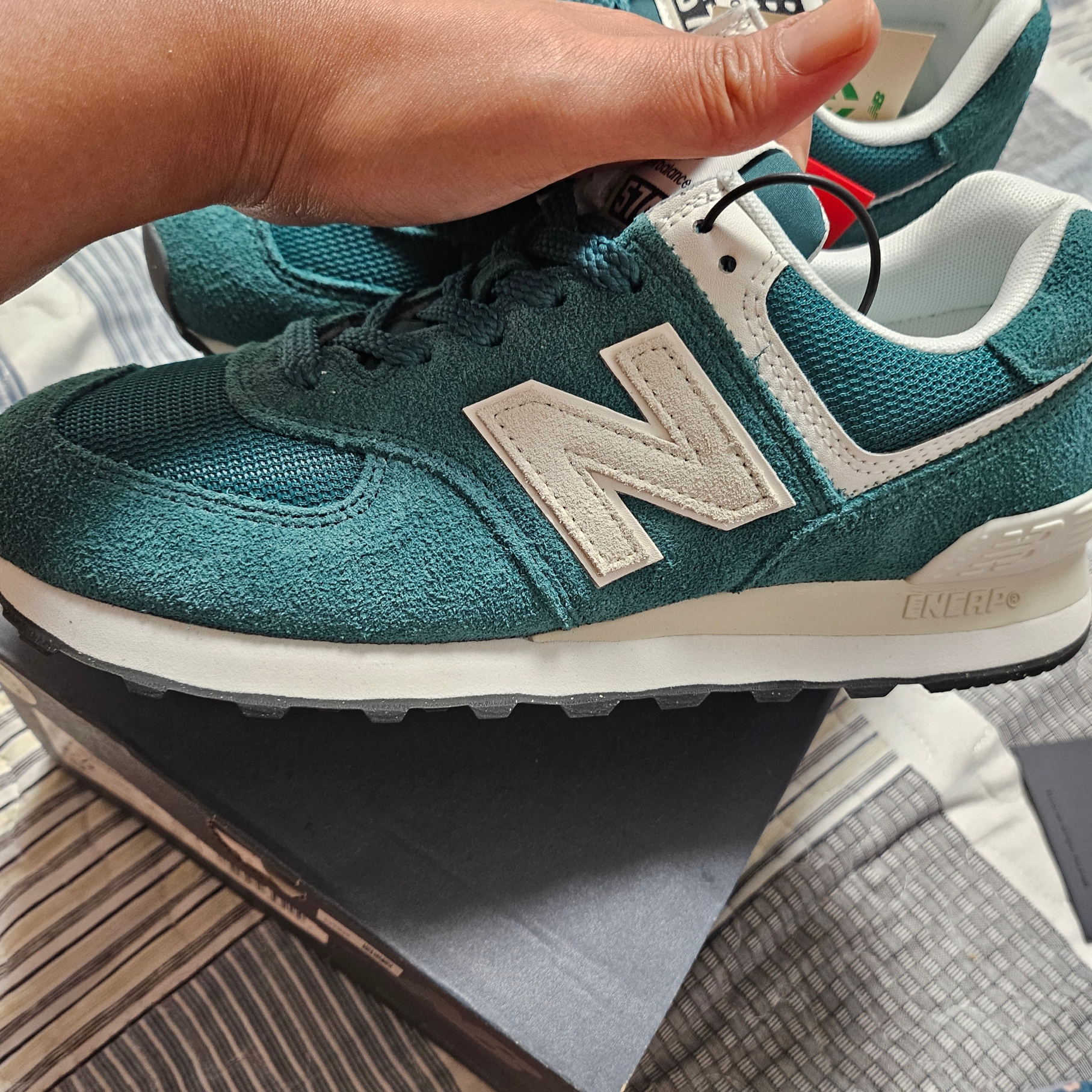 New Balance 574 Classics Reimagined Green 착용 스타일 - 3