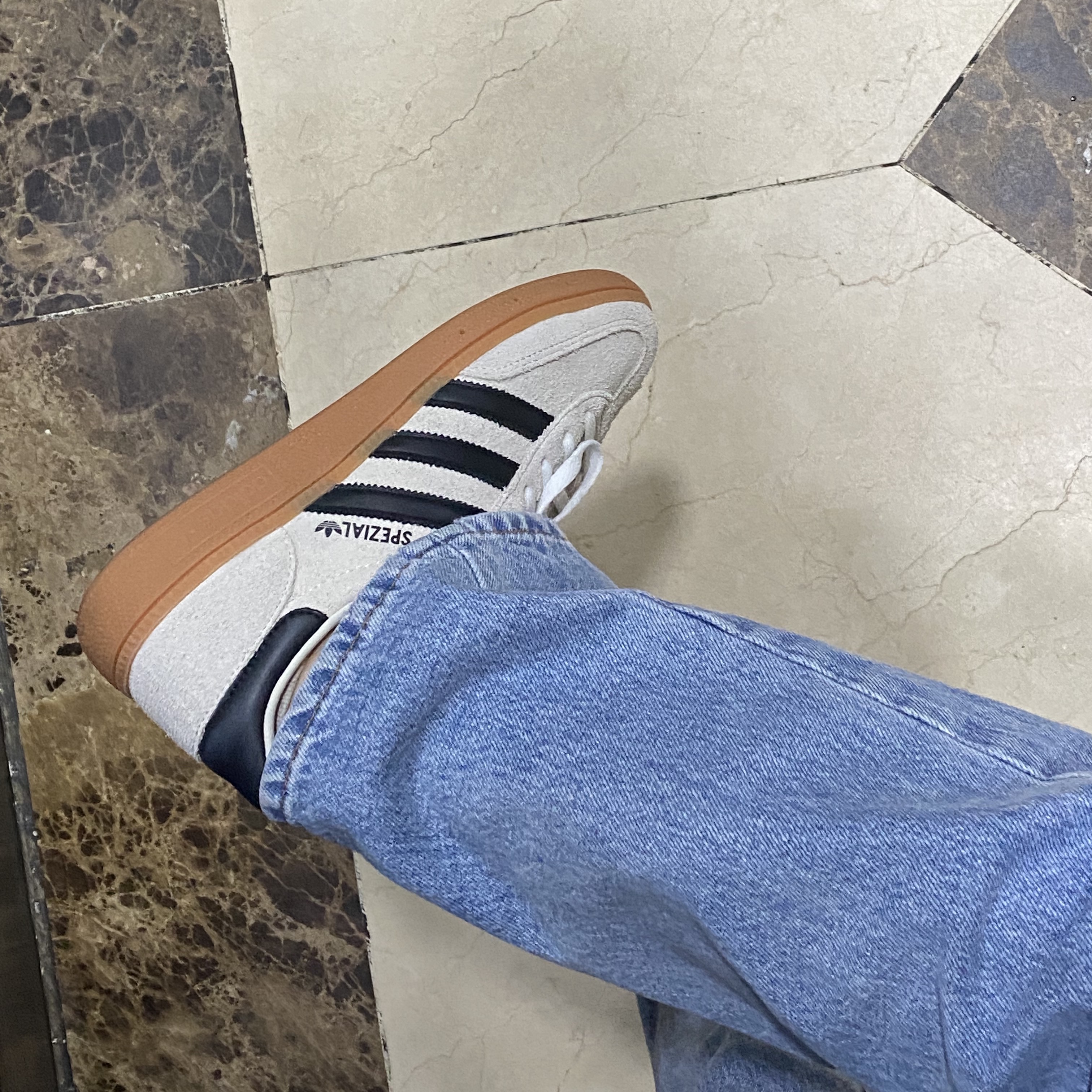 (W) Adidas Spezial Handball Aluminium Core Black 착용 스타일 - 1