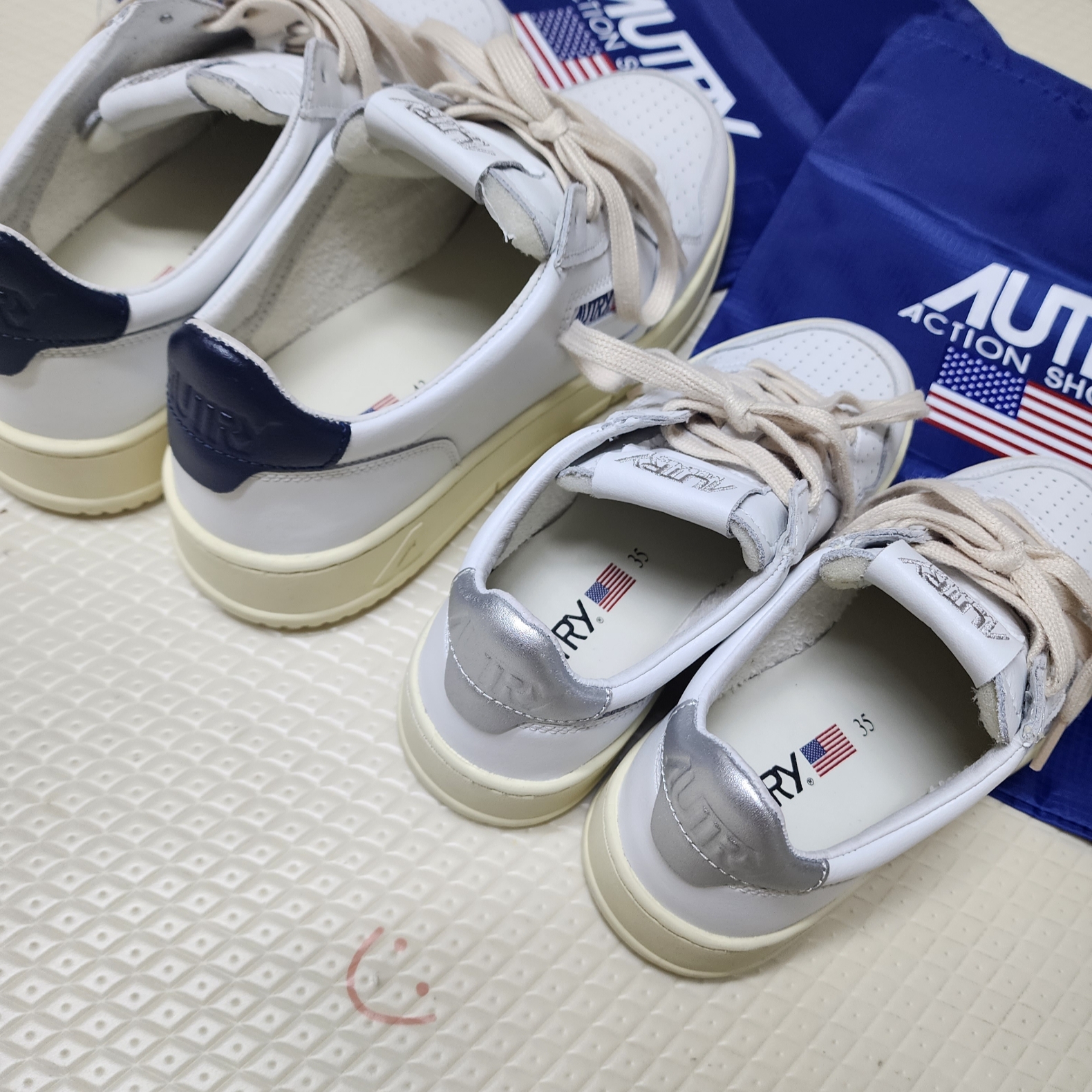 Autry Medalist Low Leather Sneakers White Blue, (W) Autry Medalist Low Leather Sneakers White Silver 착용 스타일 - 3