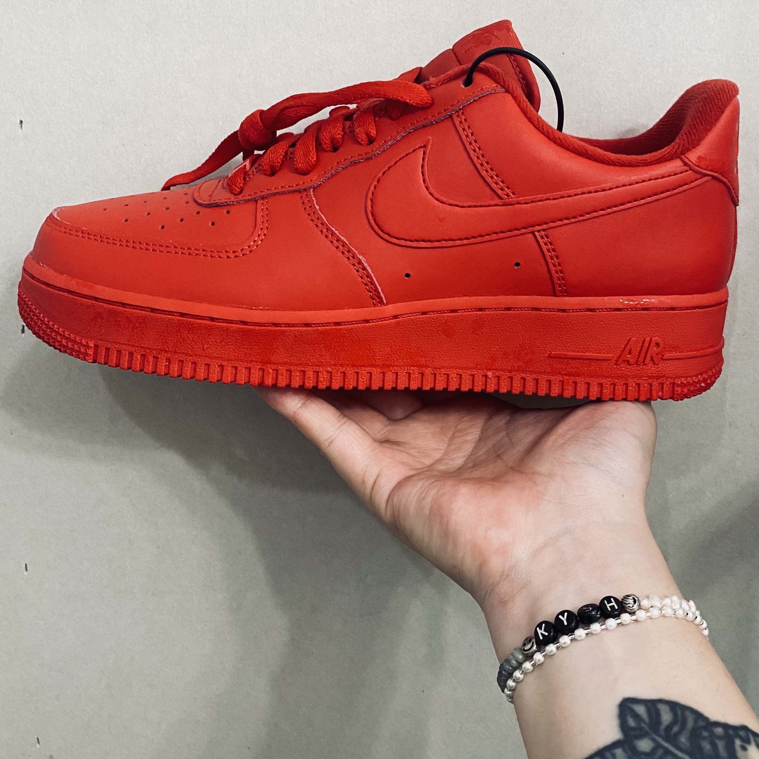 Nike Air Force 1 '07 LV8 Low 1 Triple Red 착용 스타일