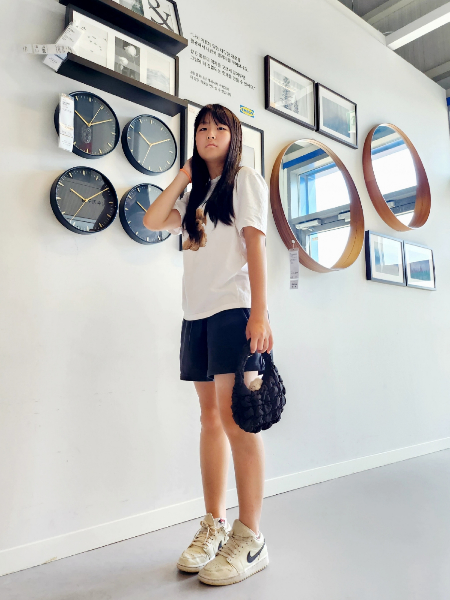 COS Quilted Micro Bag Black, (W) Jordan 1 Low Coconut Milk 착용 스타일
