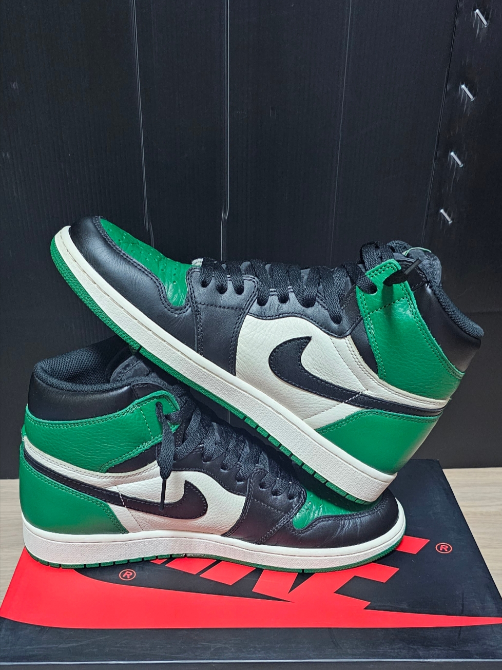 Jordan 1 Retro High OG Pine Green 착용 스타일 - 3
