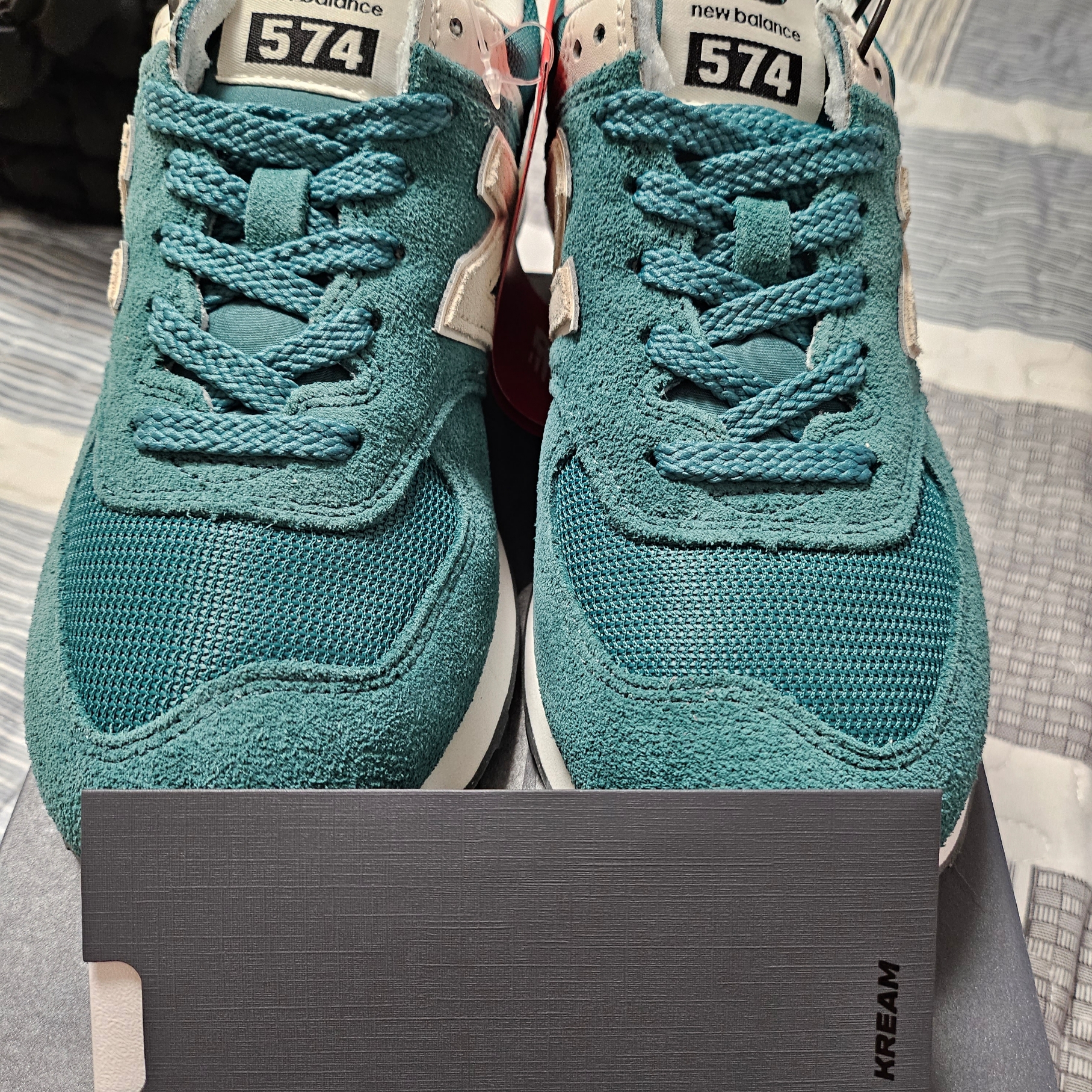 New Balance 574 Classics Reimagined Green 착용 스타일 - 1