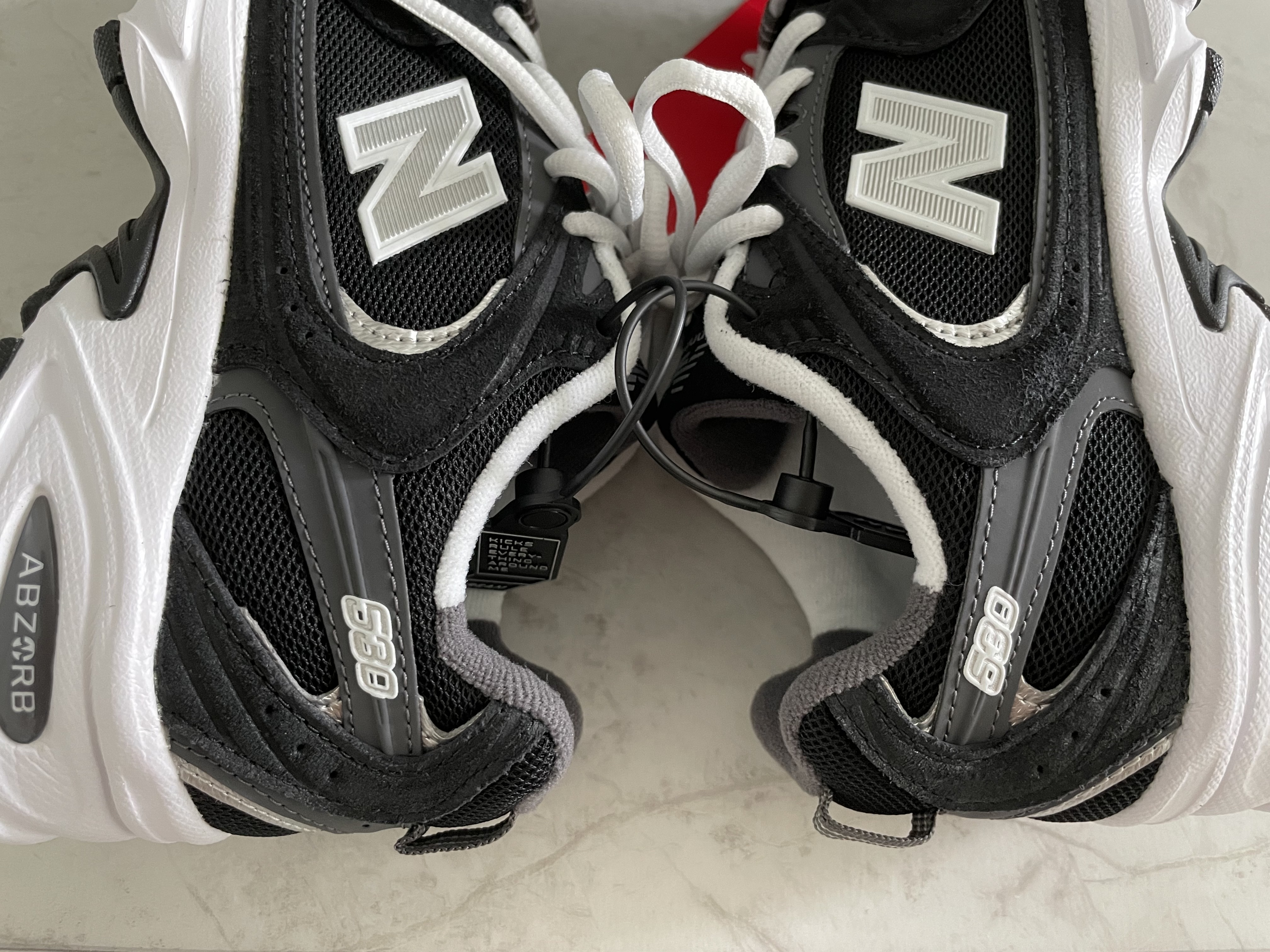 New Balance 530 Classic Black 착용 스타일 - 3