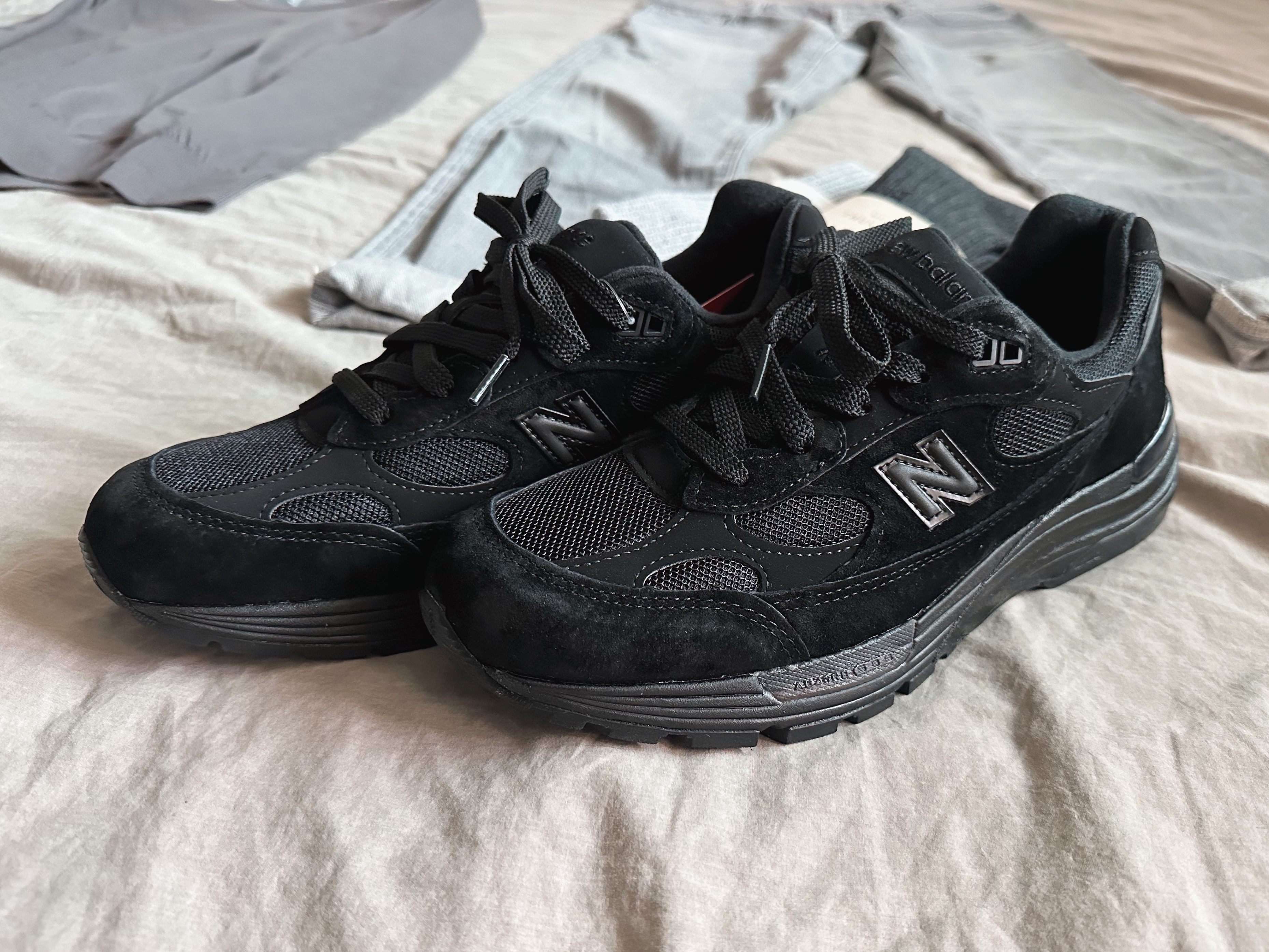 New Balance 992 Made in USA Triple Black 착용 스타일