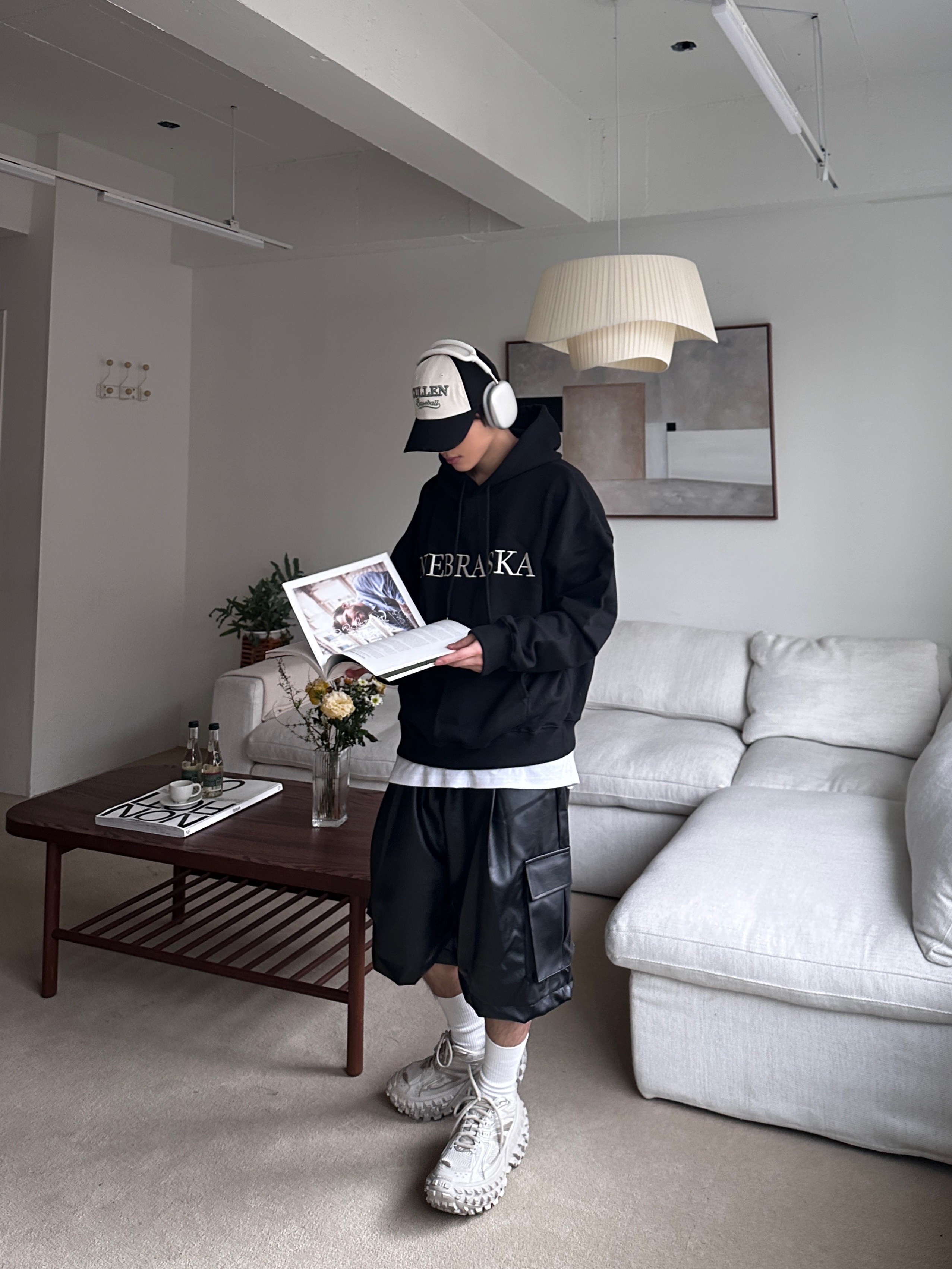 Balenciaga Defender Sneakers Beige 착용 스타일 - 2