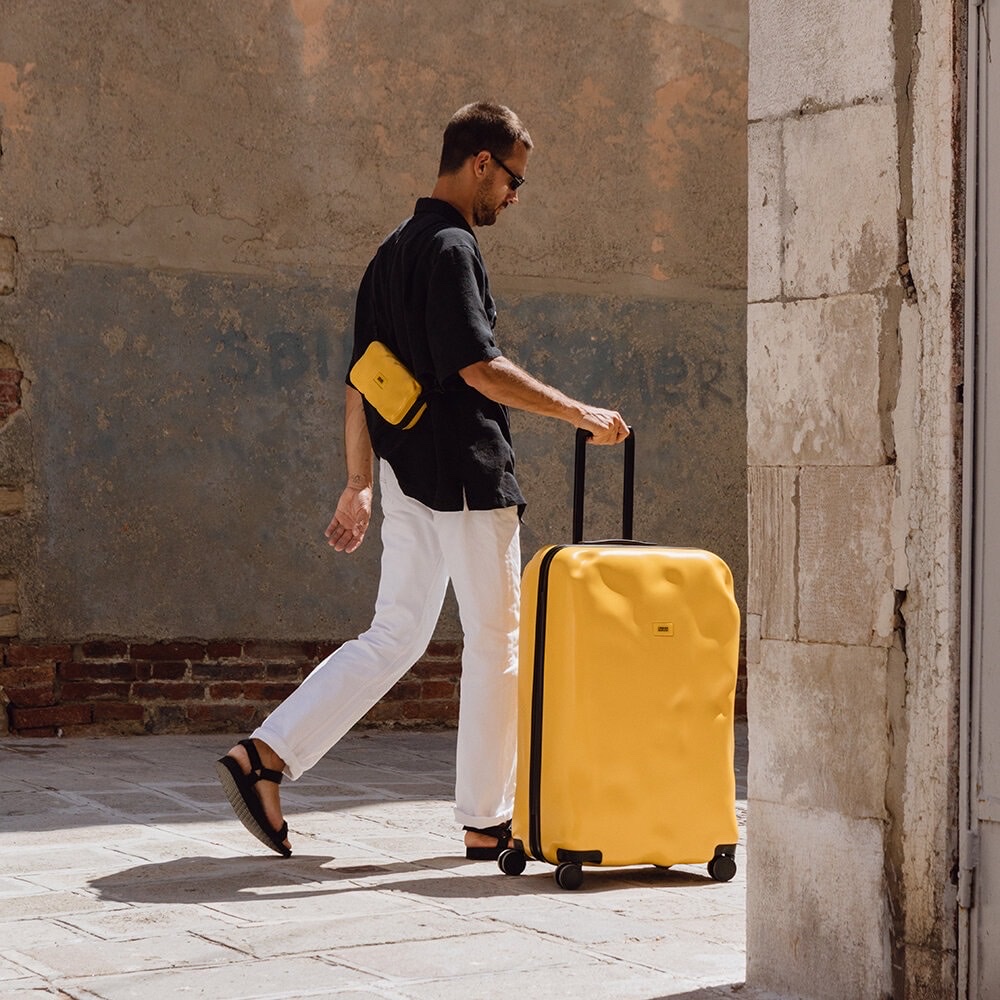 CRASH BAGGAGE Icon 26inch Yellow 착용 스타일
