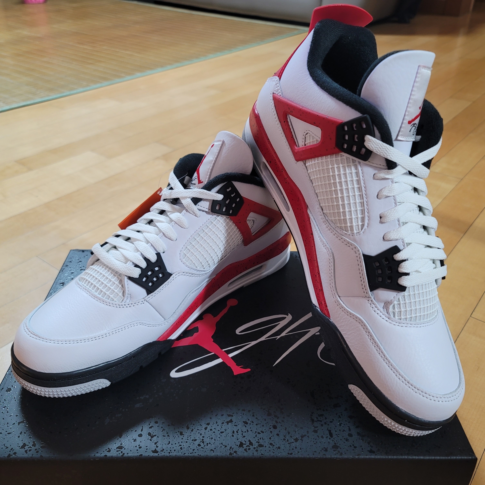Jordan 4 Retro Red Cement 착용 스타일 - 1