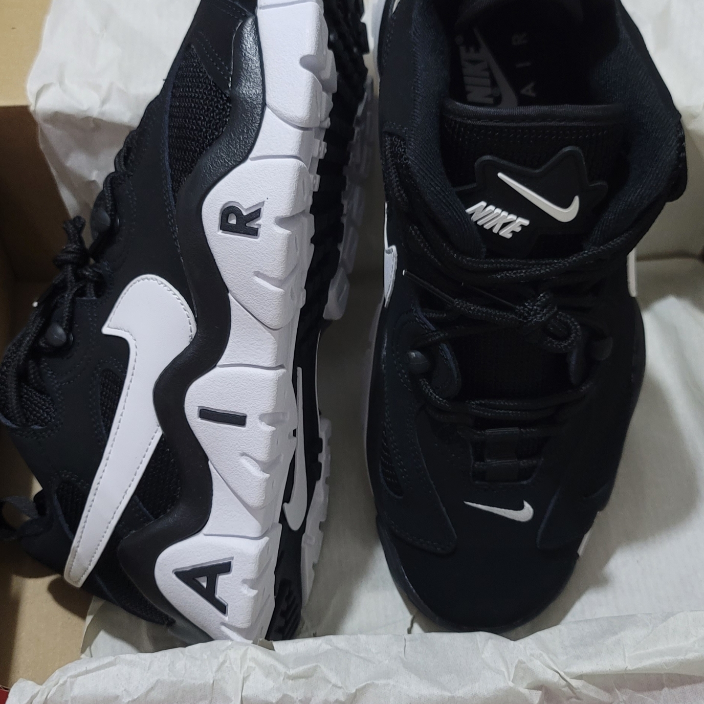 Nike Air Barrage Low Black White 착용 스타일