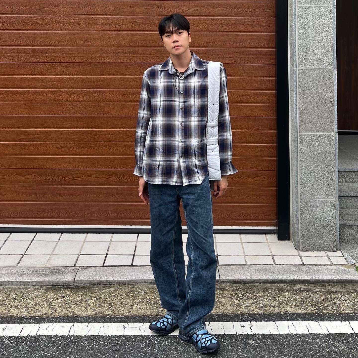 Nike Air Kukini Worn Blue Obsidian, Bottega Veneta Padded Tech Cassette White Parakeet 착용 스타일 - 2