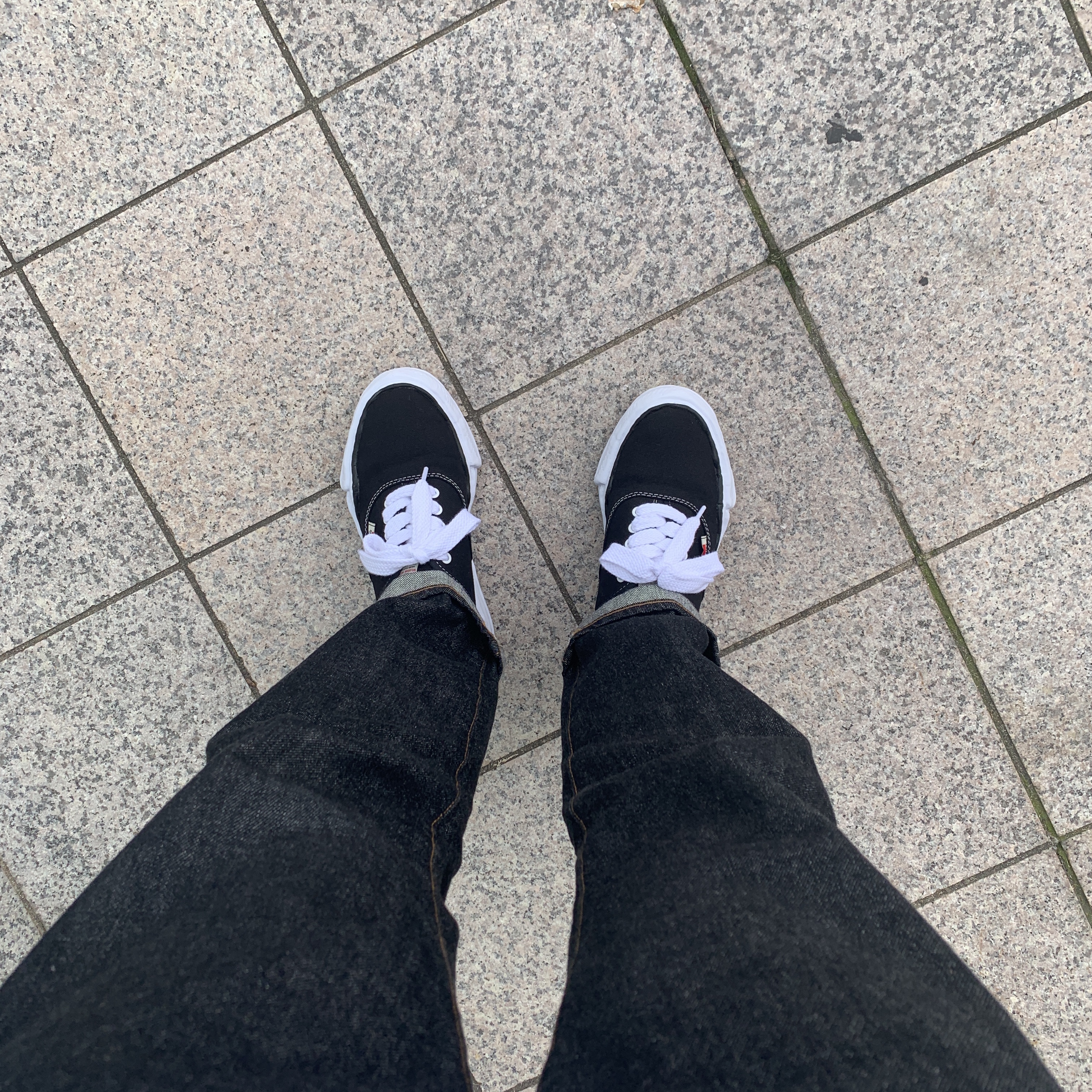 Maison Mihara Yasuhiro Baker OG Sole Canvas Low Cut Sneakers Black 착용 스타일