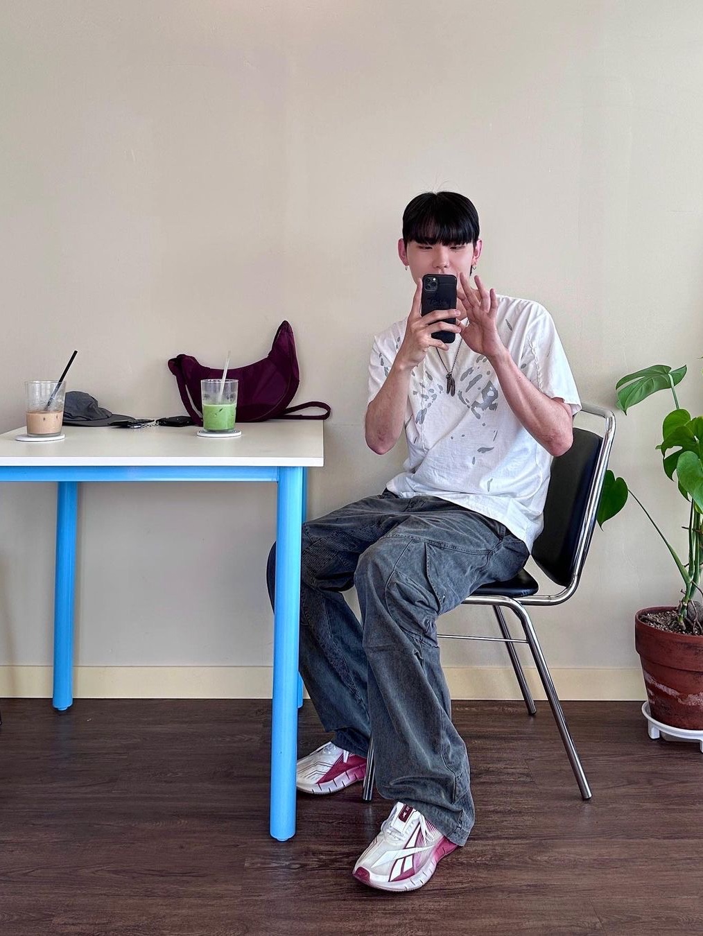 Ignota Core:6 Washed Cargo Pants Blue 착용 스타일 - 1