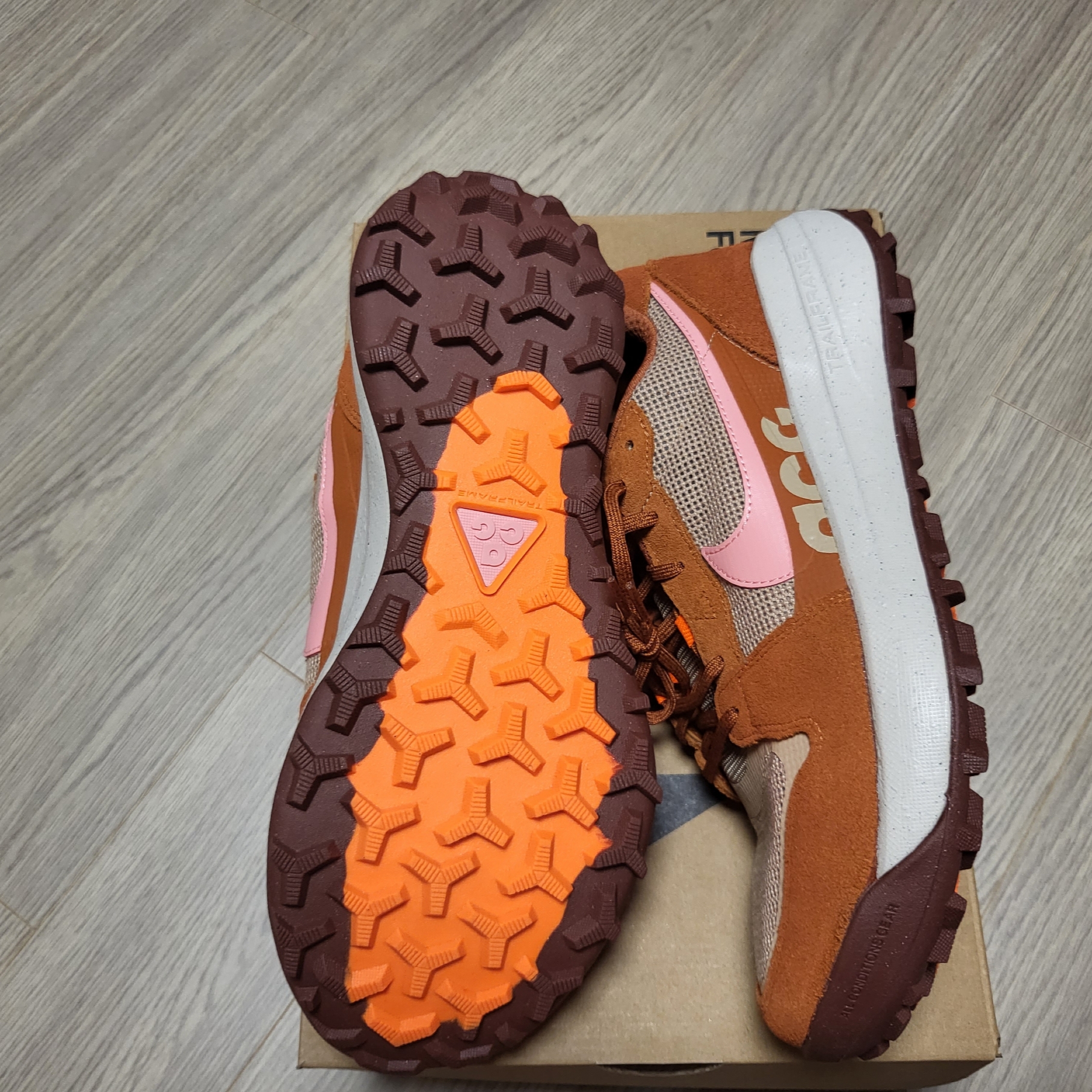 Nike ACG Lowcate Hemp Dark Russet 착용 스타일 - 2