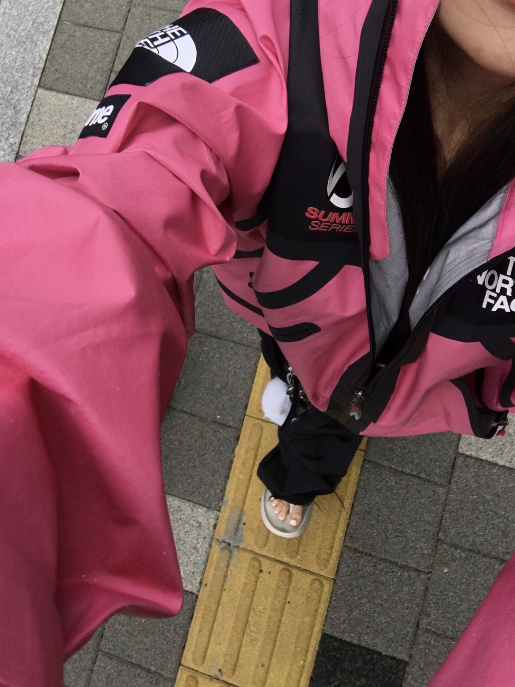 Supreme x The North Face Summit Series Outer Tape Seam Jacket Pink - 21SS 착용 스타일 - 2