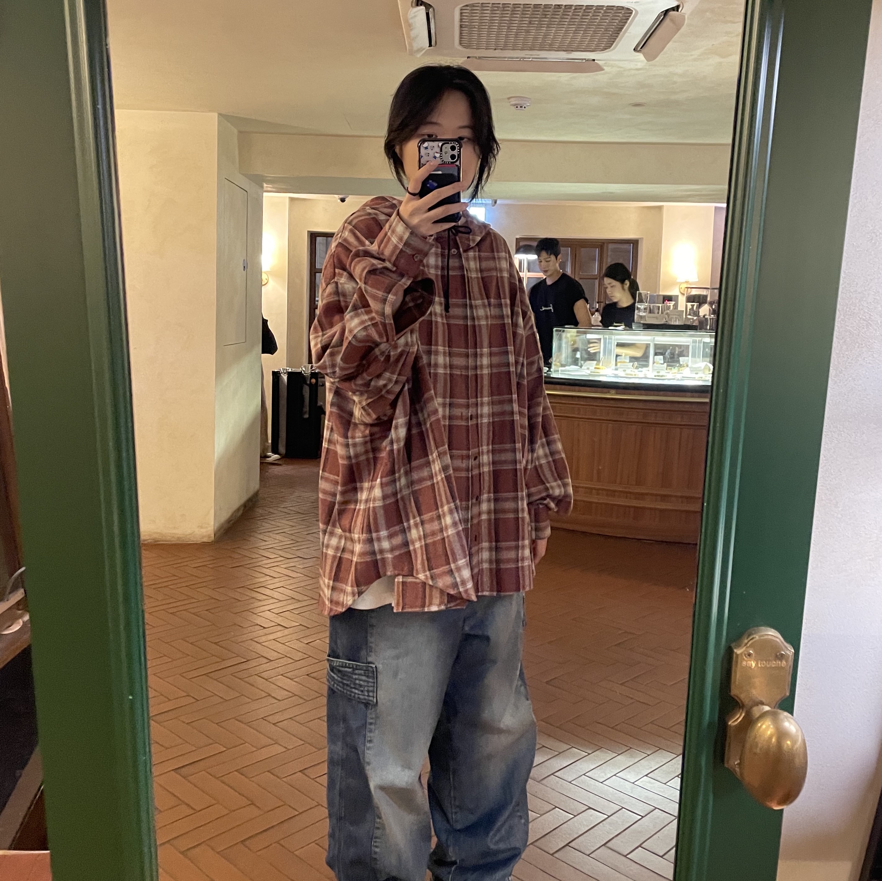 Ourpas 077 Check Hoodie Cherry 착용 스타일