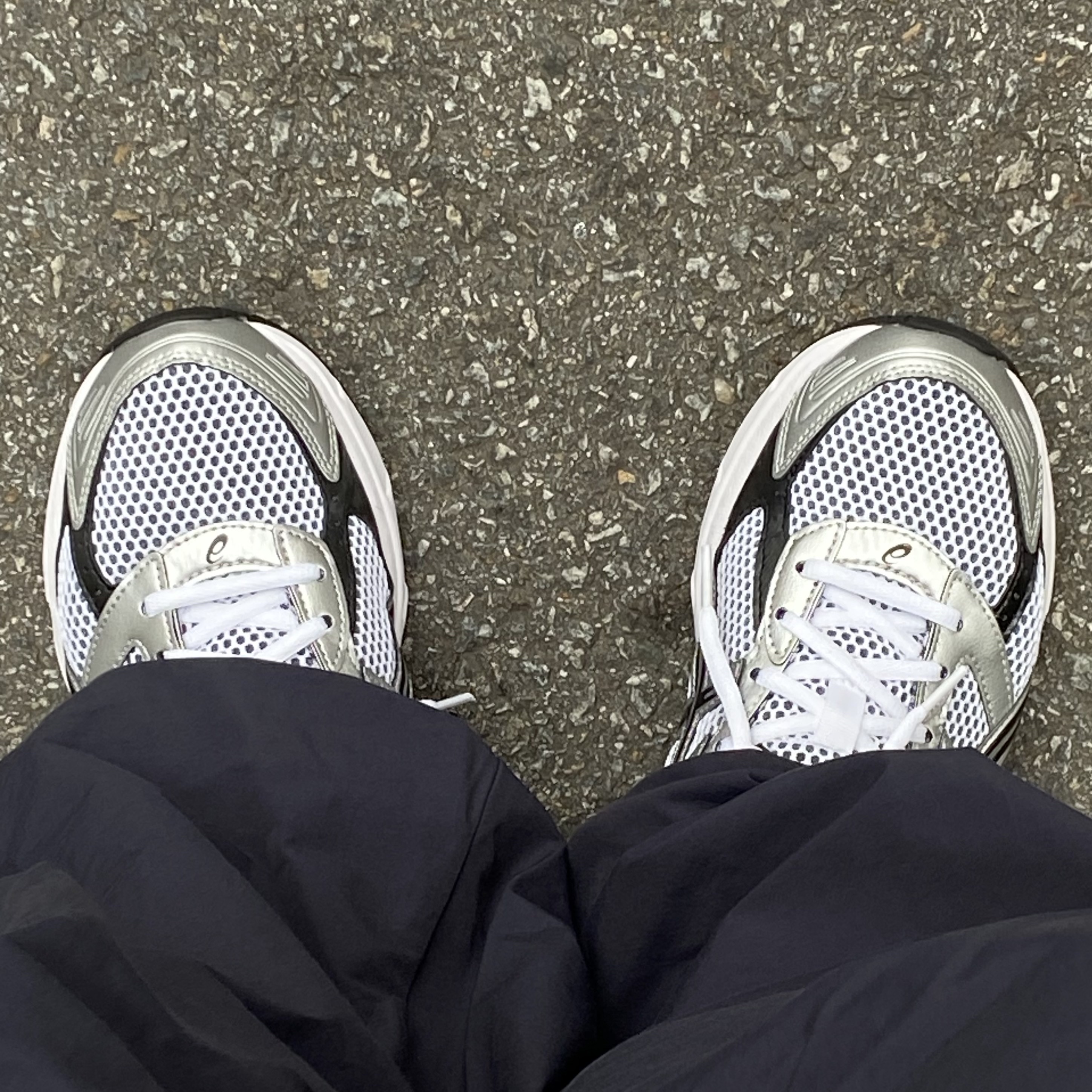 Asics Gel-1130 White Black 착용 스타일 - 1