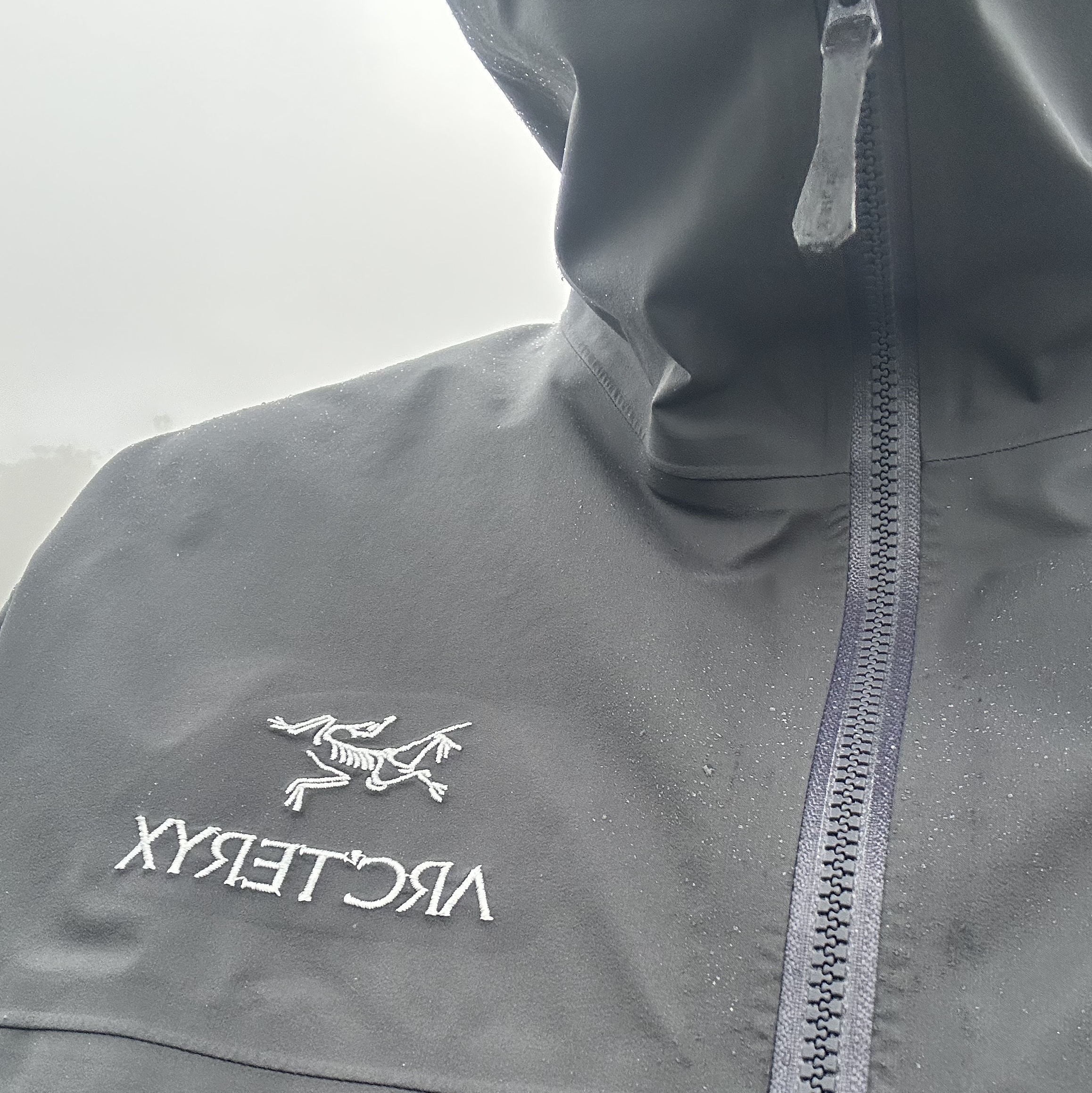 Arc'teryx Beta Jacket Cloud, Nike x Stussy NRG Crew Socks White Black 착용 스타일 - 2
