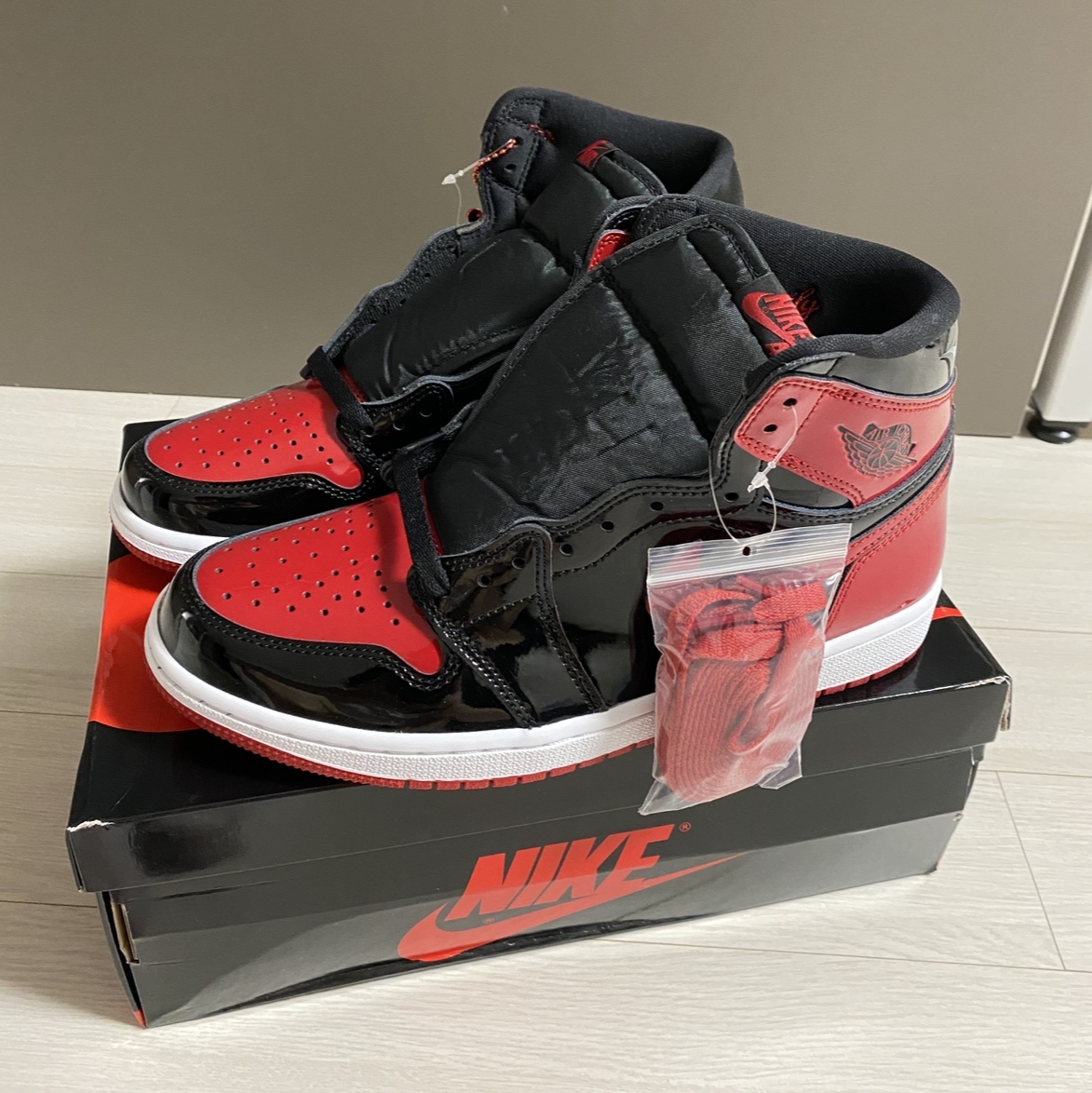 Jordan 1 Retro High OG Patent Bred 착용 스타일 - 1