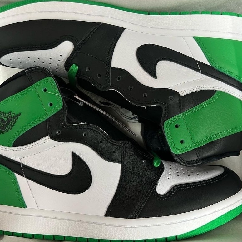 Jordan 1 Retro High OG Black and Lucky Green 착용 스타일