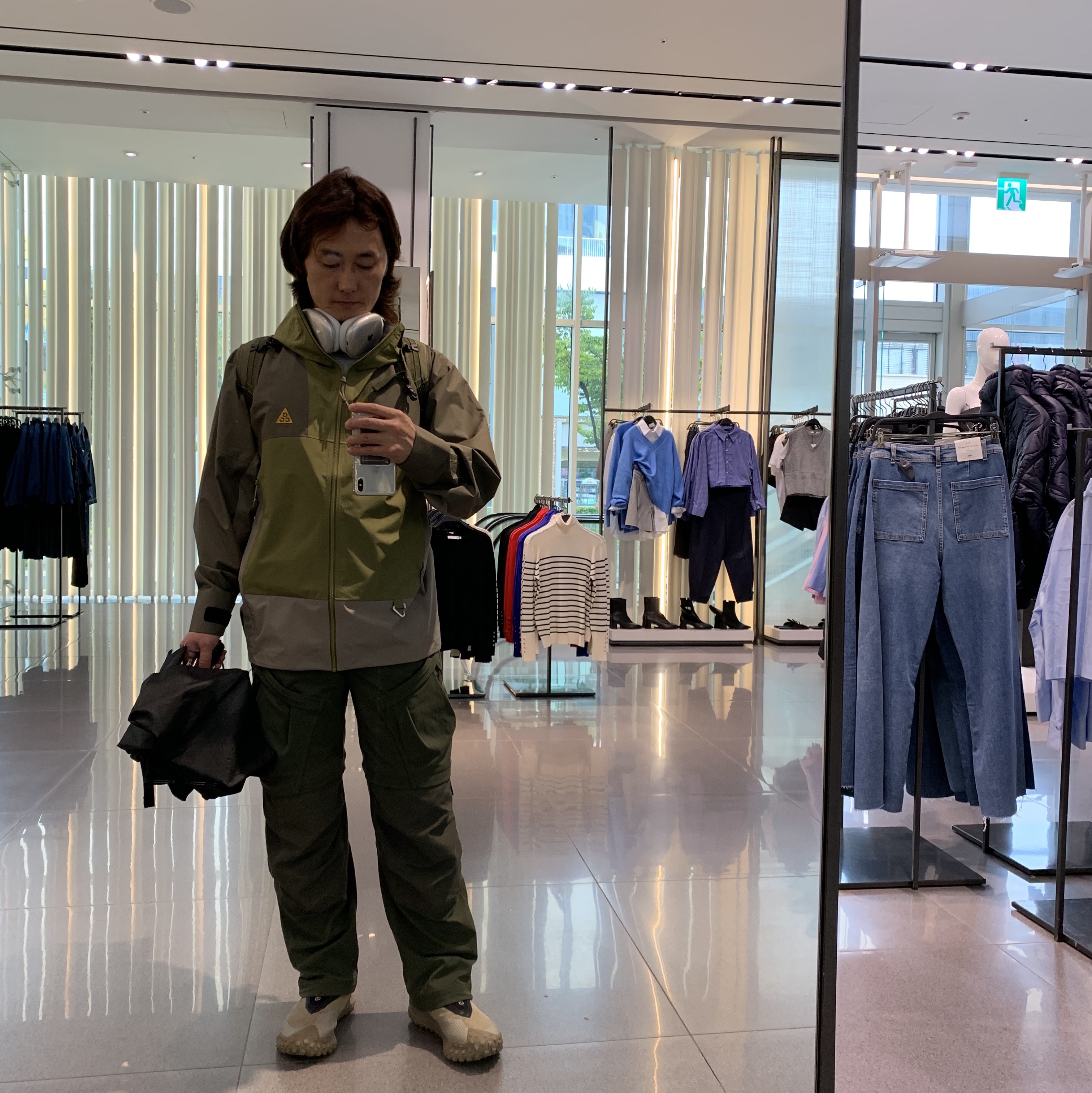 Nike ACG Storm-Fit ADV Cascade Rains Full Zip Shell Jacket Medium Olive - Asia, Nike ACG Smith Summit Cargo Pants Cargo Khaki - US/EU 착용 스타일