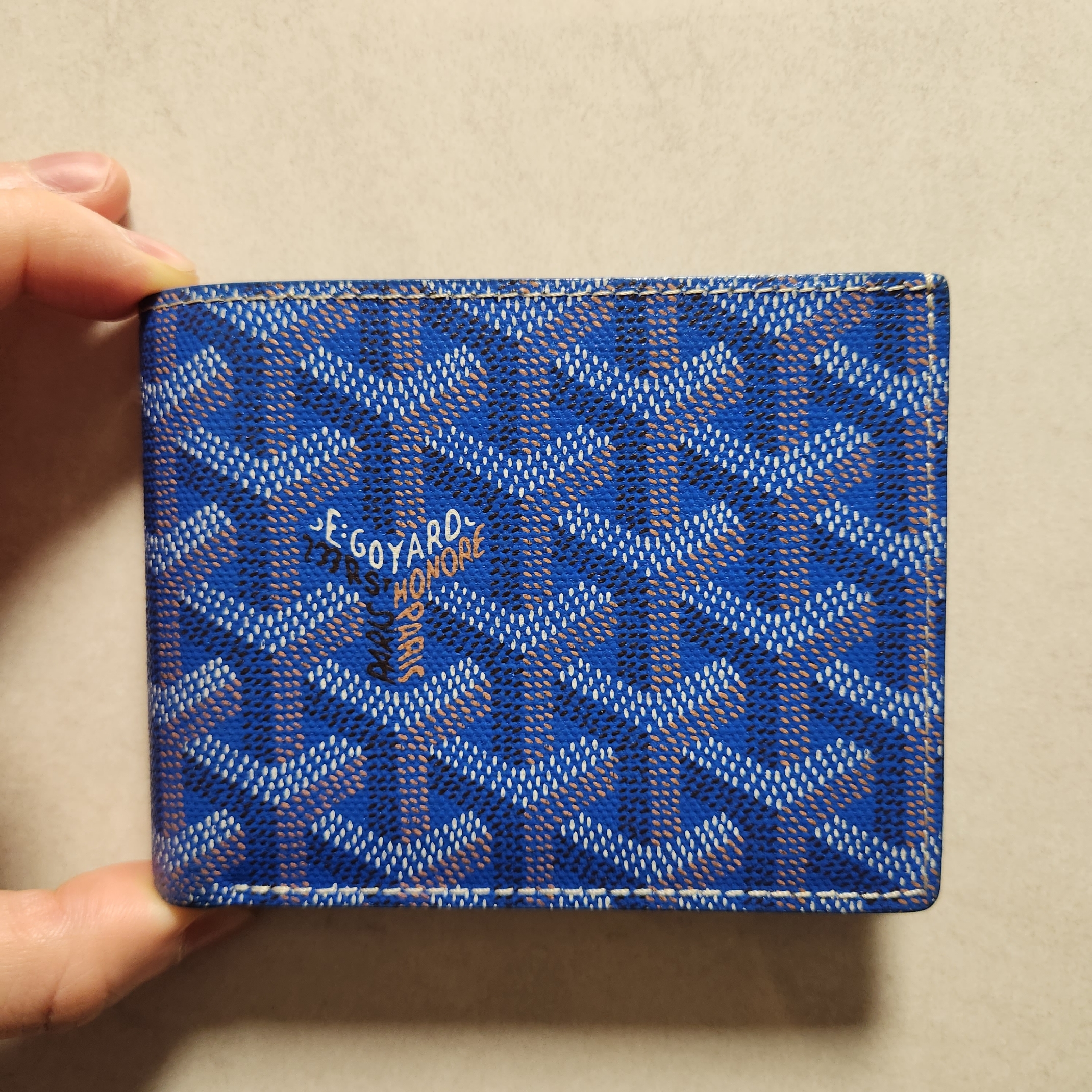 Goyard Victoire Wallet Blue 착용 스타일