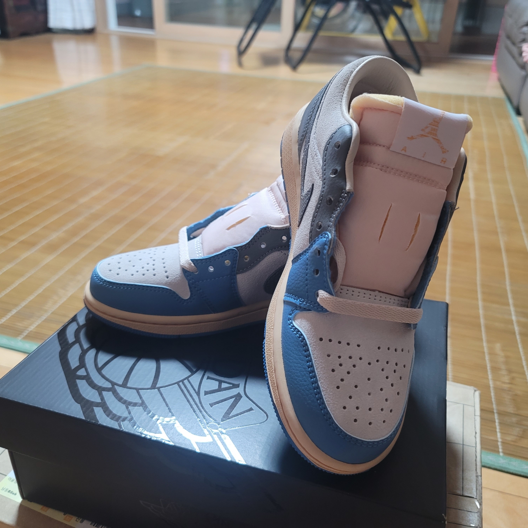 Jordan 1 Low SE Tokyo 96 착용 스타일 - 2