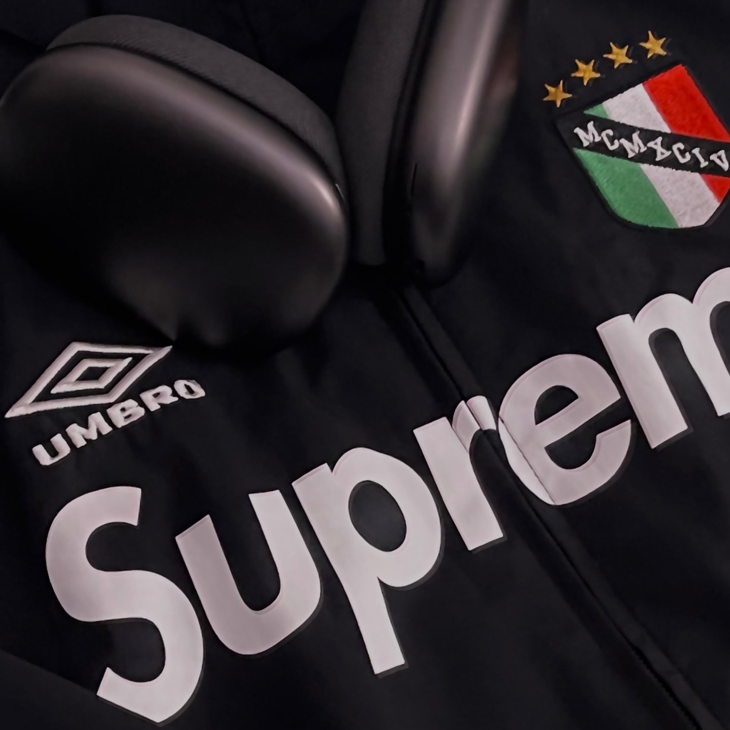 Supreme x Umbro Track Jacket Black - 22SS, Apple AirPods Max Lightning Space Gray (Korean Ver.) 착용 스타일
