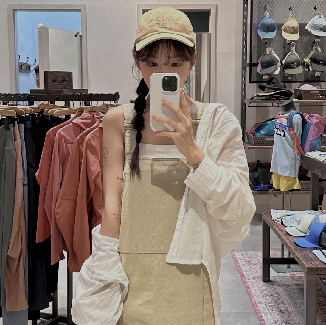 Adidas Gazelle White Collegiate Navy, Acne Studios Baker Out Mini Tote Bag Brown Pink 착용 스타일 - 3