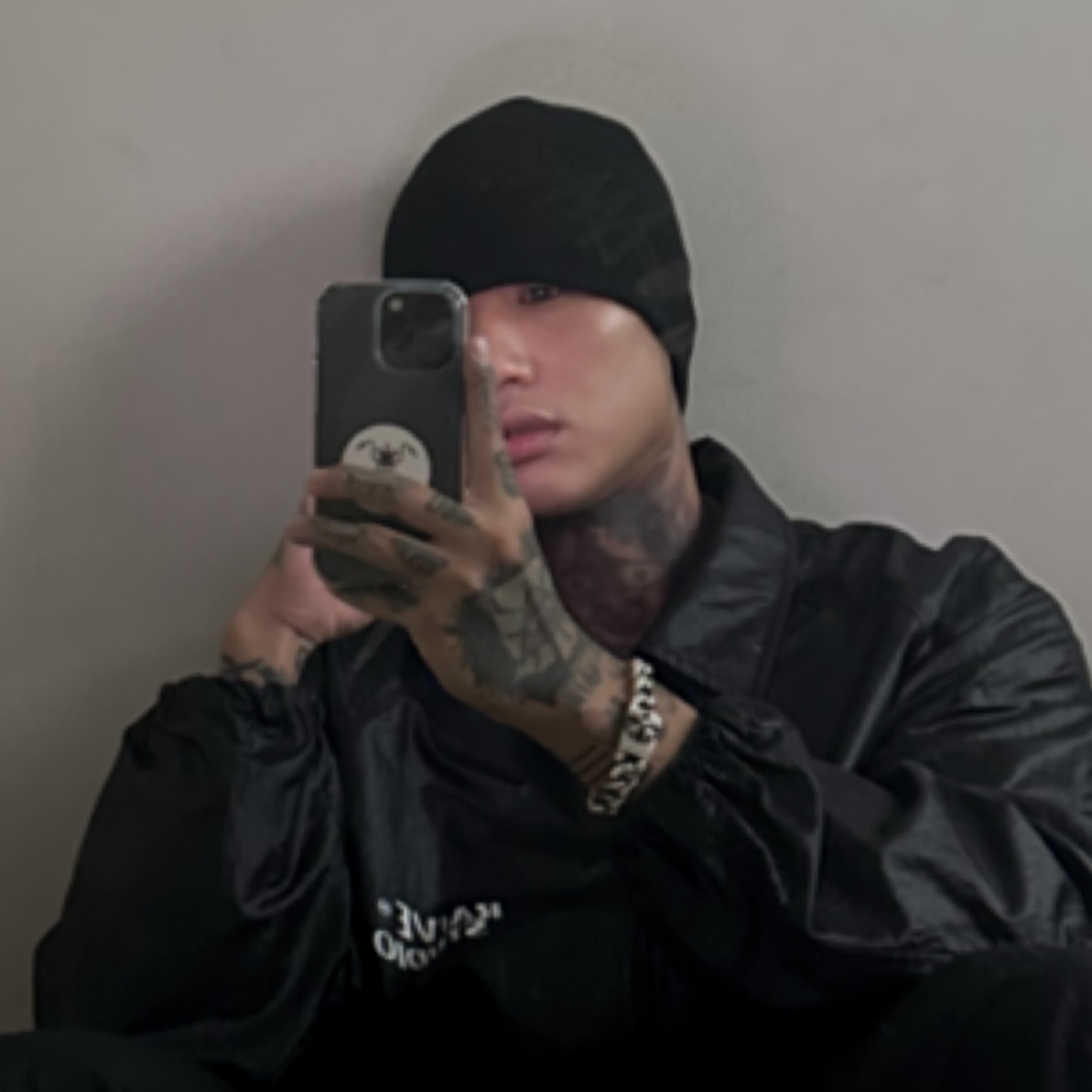 Stussy Debossed Stock Logo Beanie Black 착용 스타일