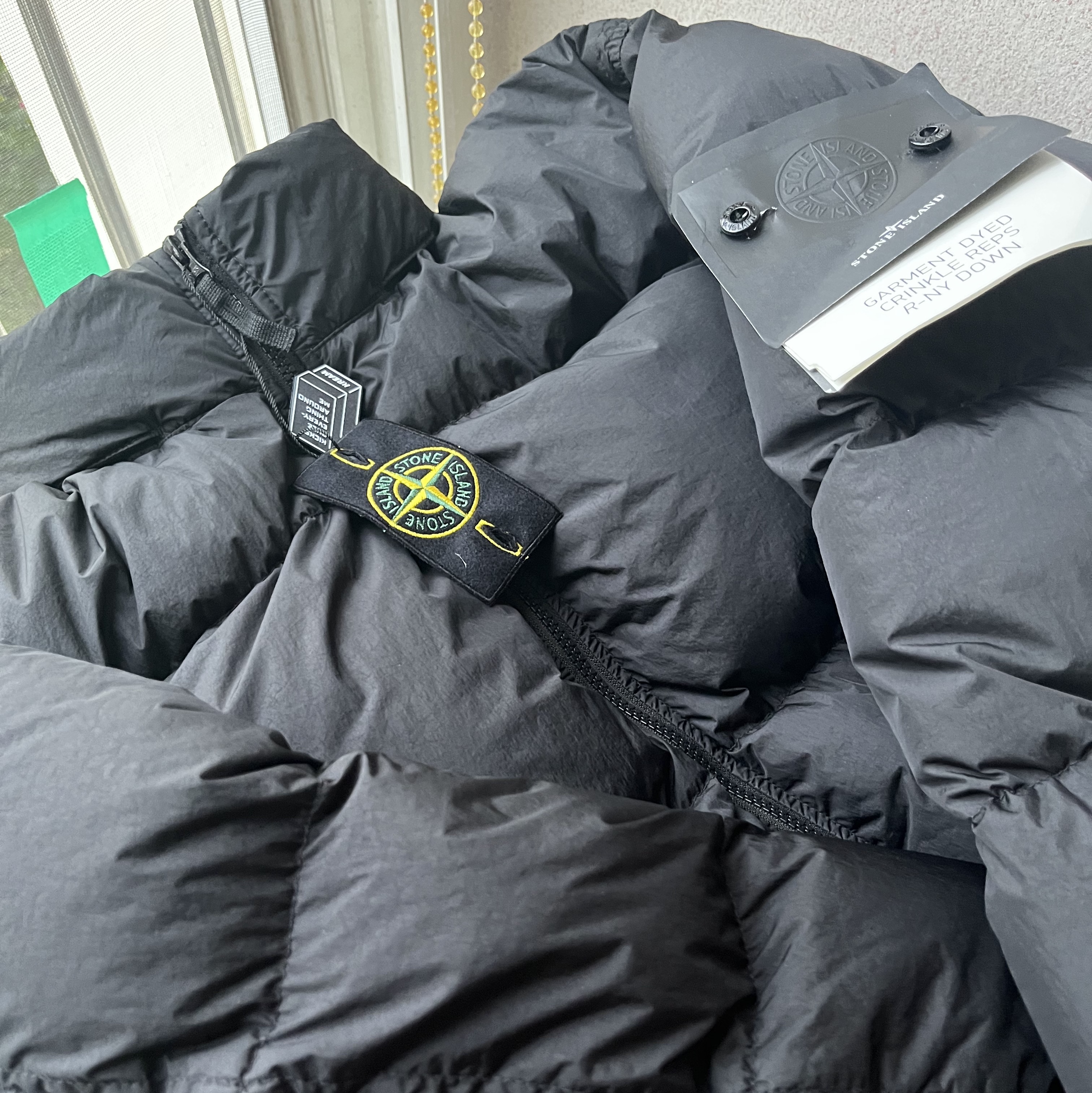Stone Island 40623 Garment Dyed Crinkle Reps Recycled Nylon Down Jacket Black - 23FW 착용 스타일