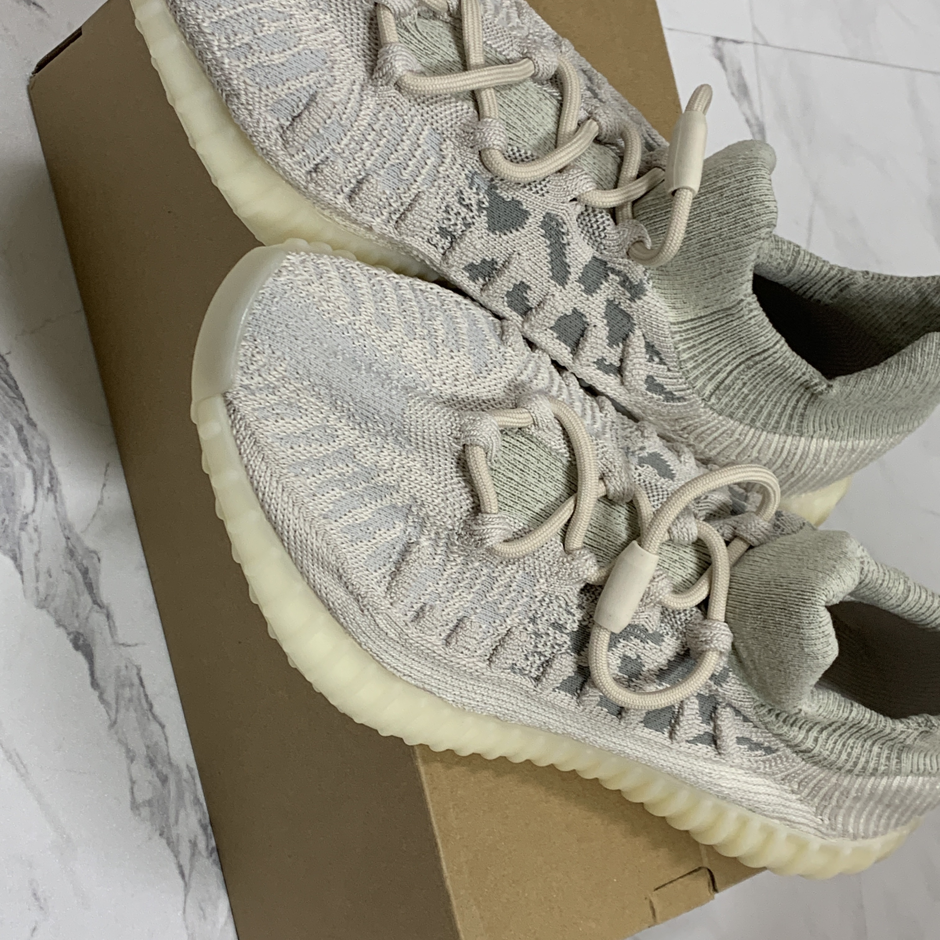 Adidas Yeezy 350 V2 CMPCT Slate Bone 2022/2023 착용 스타일