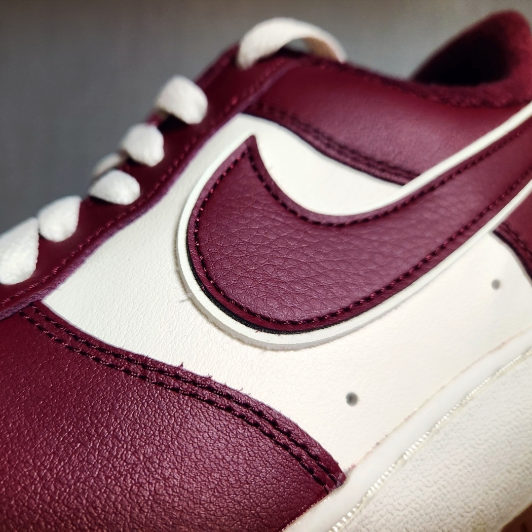 Nike Air Force 1 '07 LV8 Night Maroon 착용 스타일 - 4