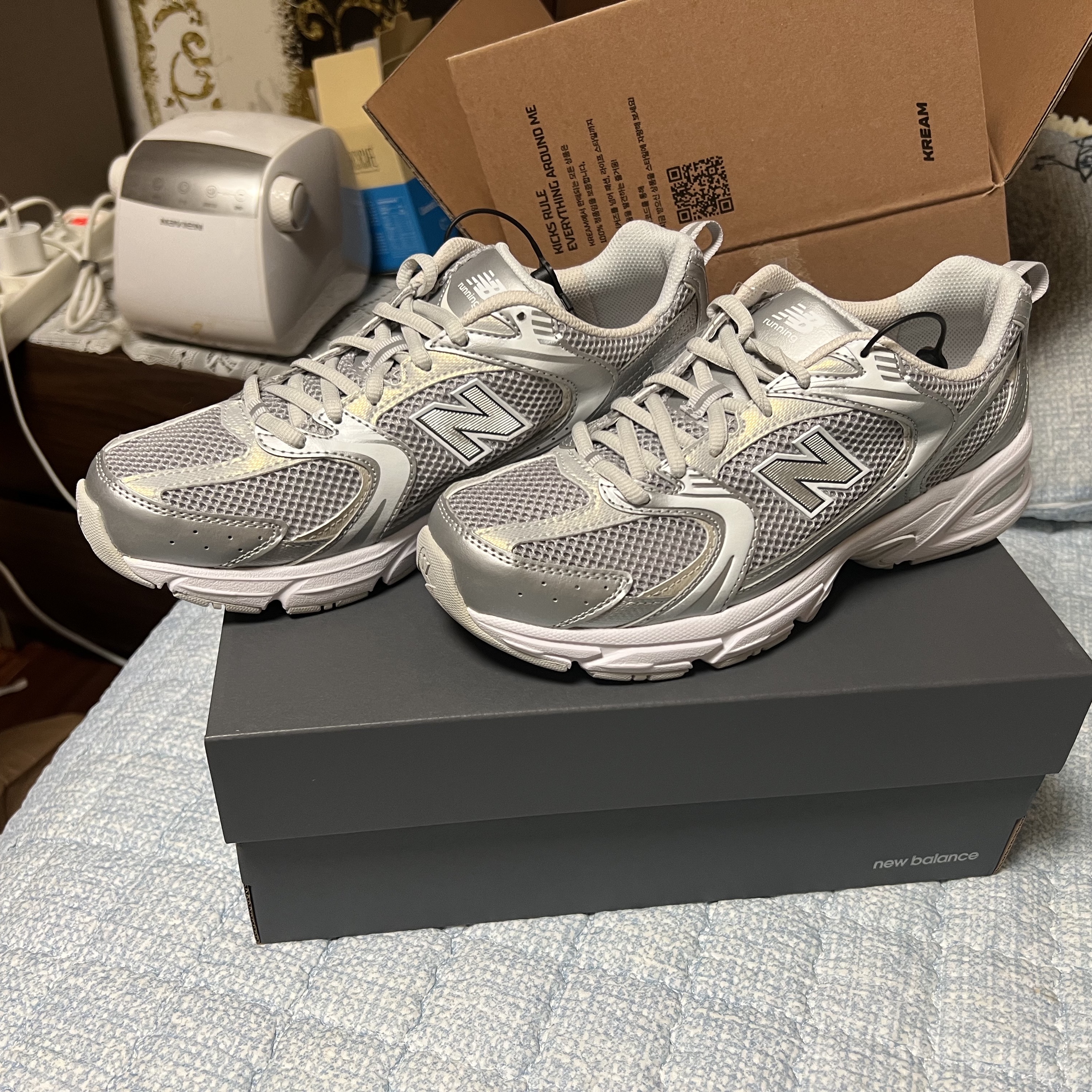 New Balance 530 Silver Grey 착용 스타일