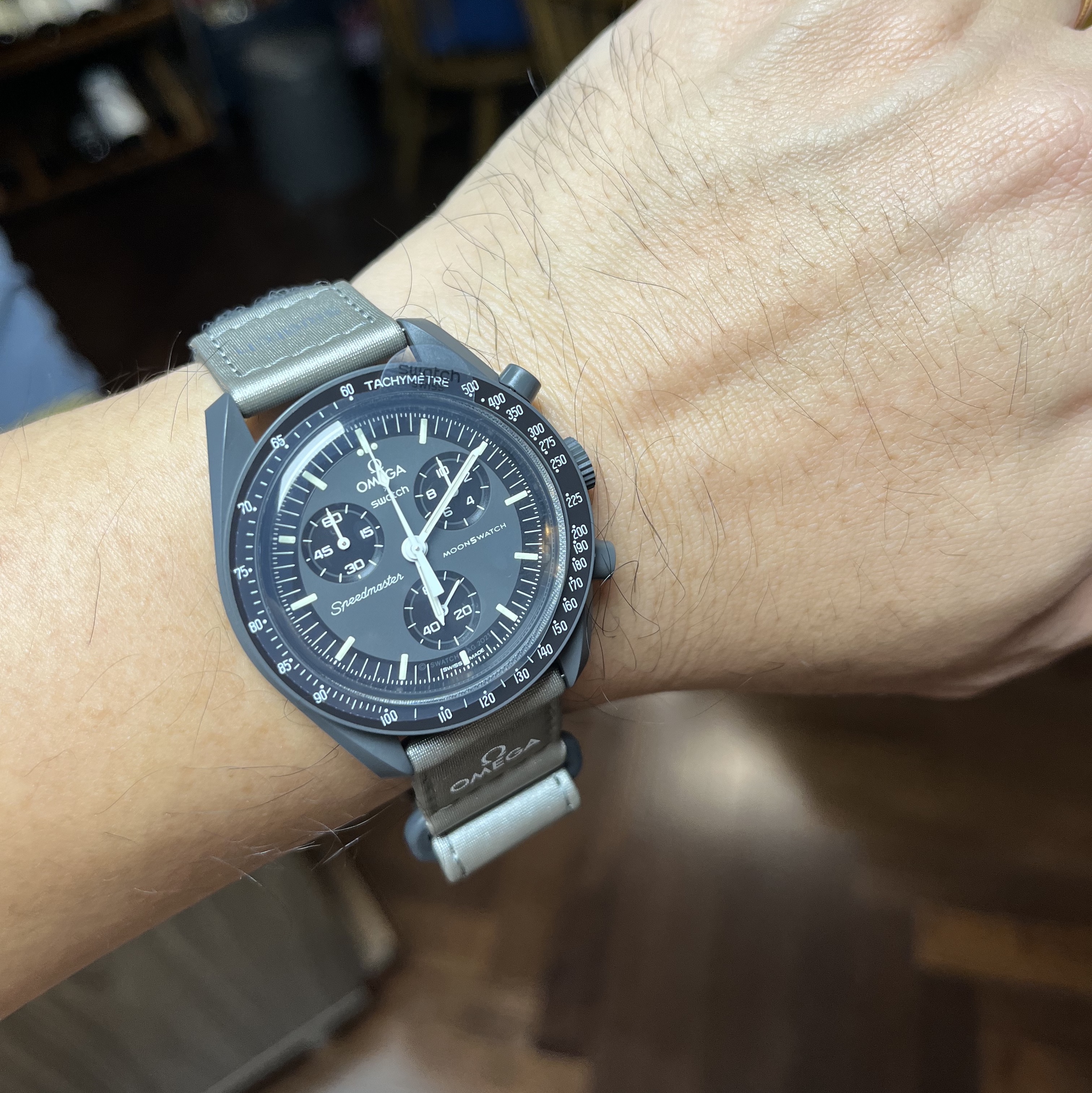 Swatch x Omega Bioceramic MoonSwatch Mission To Mercury 착용 스타일