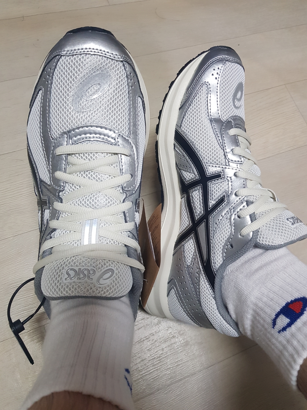 Asics Jog 100 S White Black - 2E Wide 착용 스타일