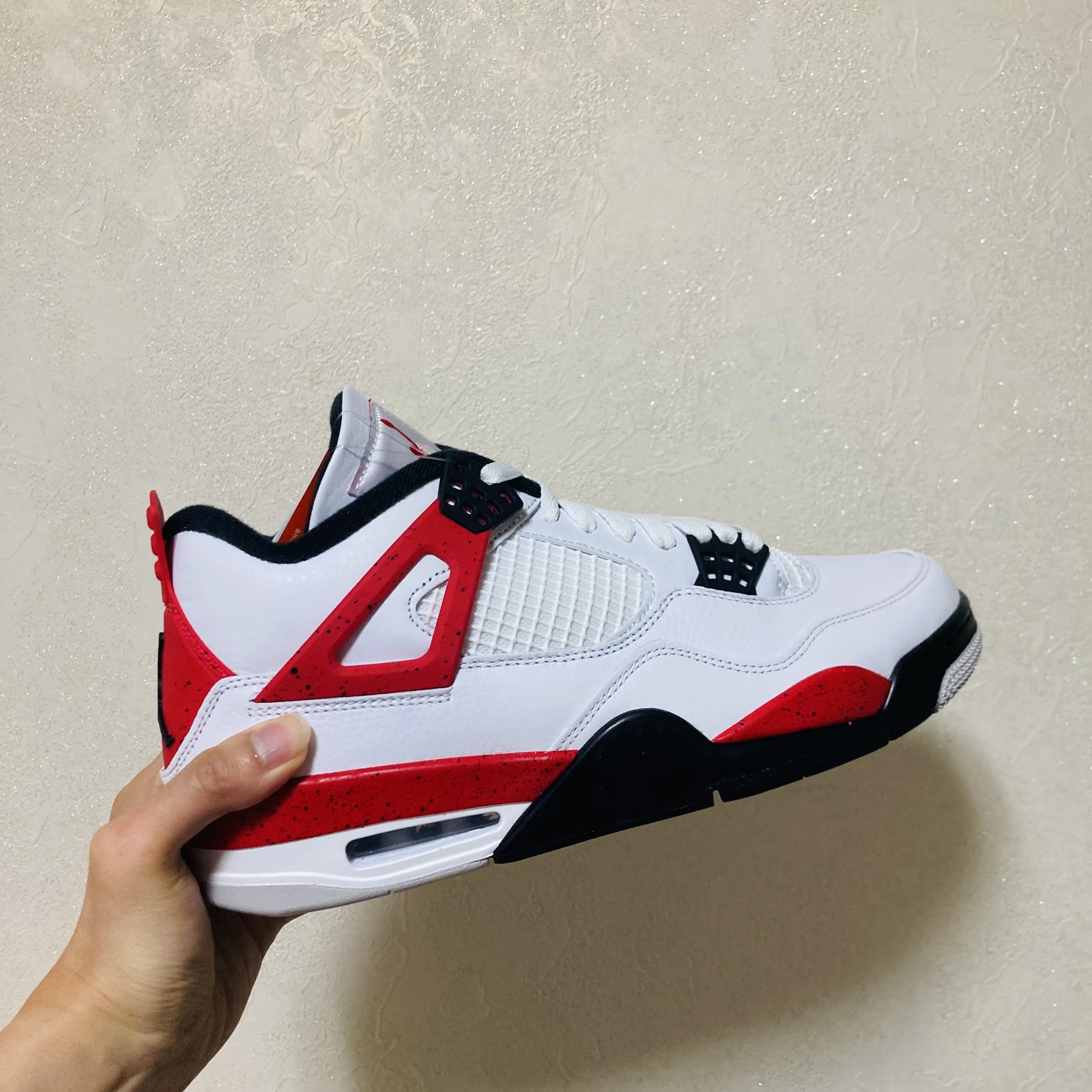 Jordan 4 Retro Red Cement 착용 스타일 - 1