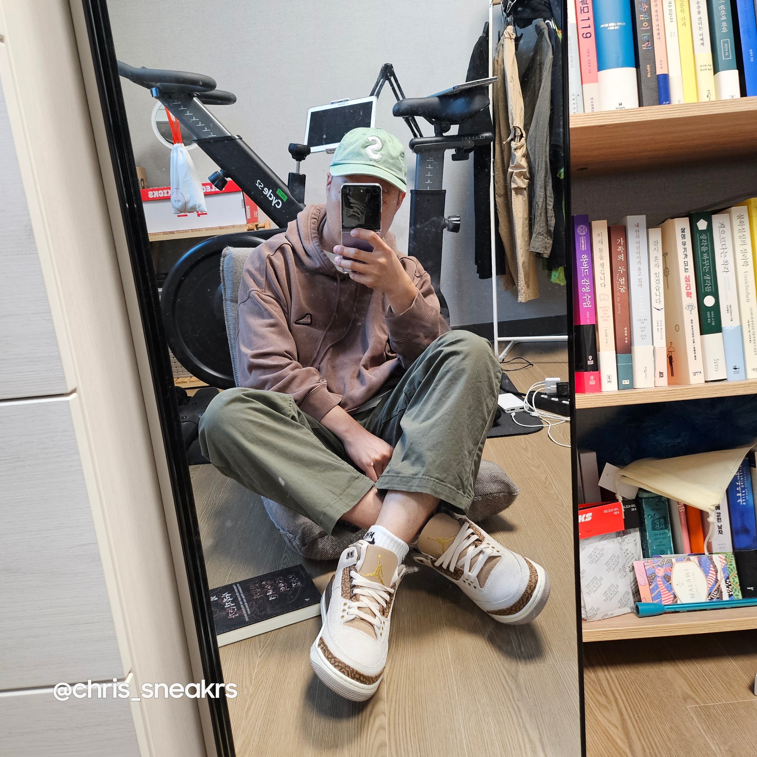 Jordan 3 Retro Orewood Brown, Supreme Pigment Print S Logo 6-Panel Light Sage - 22FW 착용 스타일 - 2